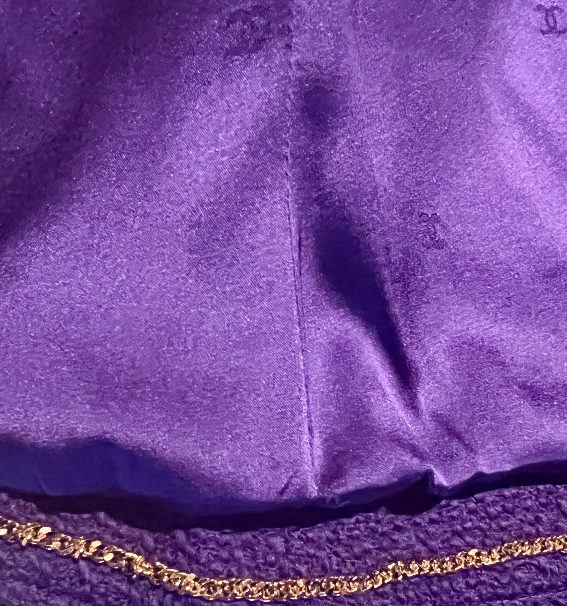 Chanel - Rare veste Lesage ajustée en tweed violet garnie de chaînes en vente 3