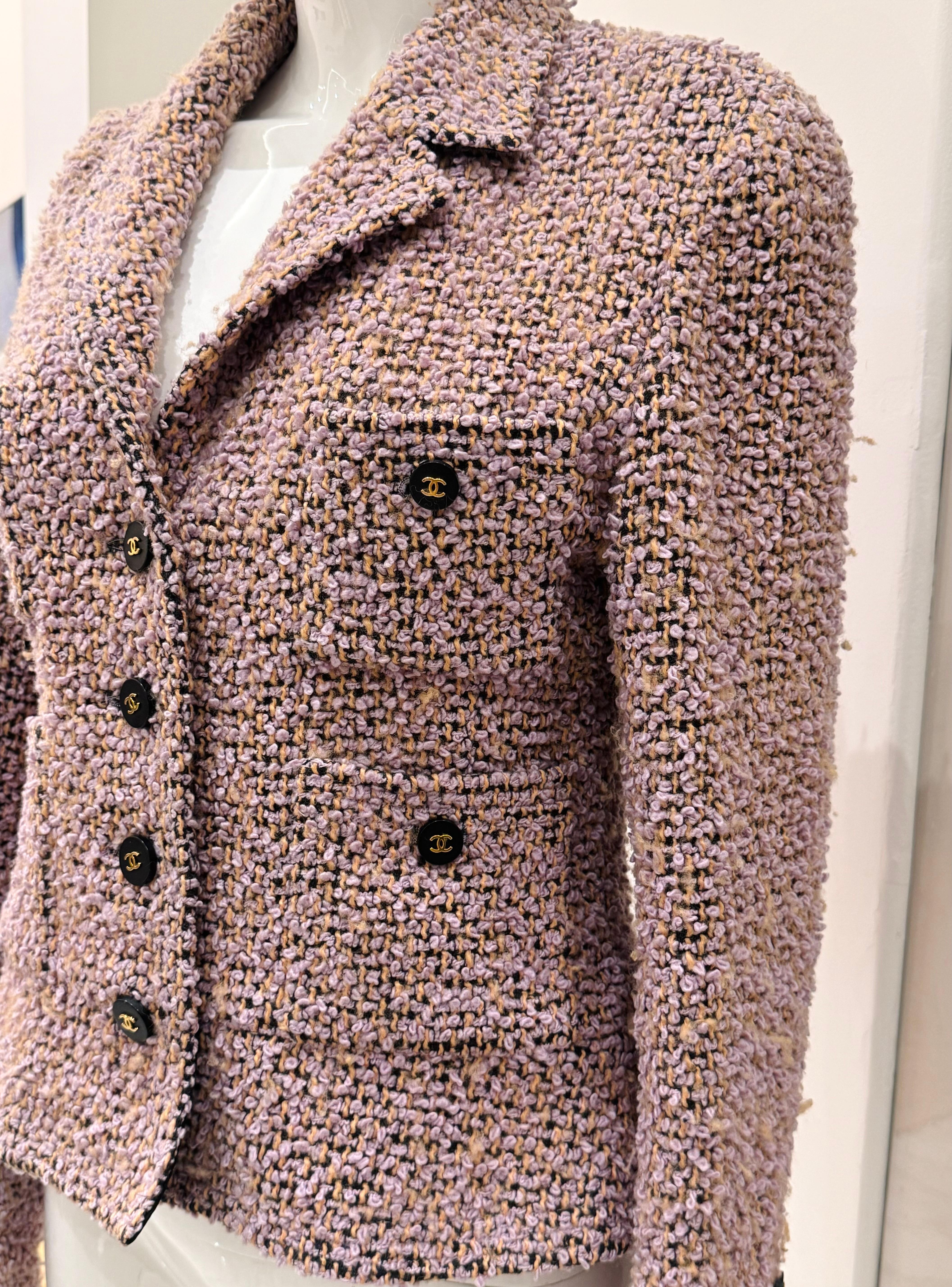 Rara Chaqueta de Pasarela Chanel FW 1994 tweed fantasía lila en venta 5