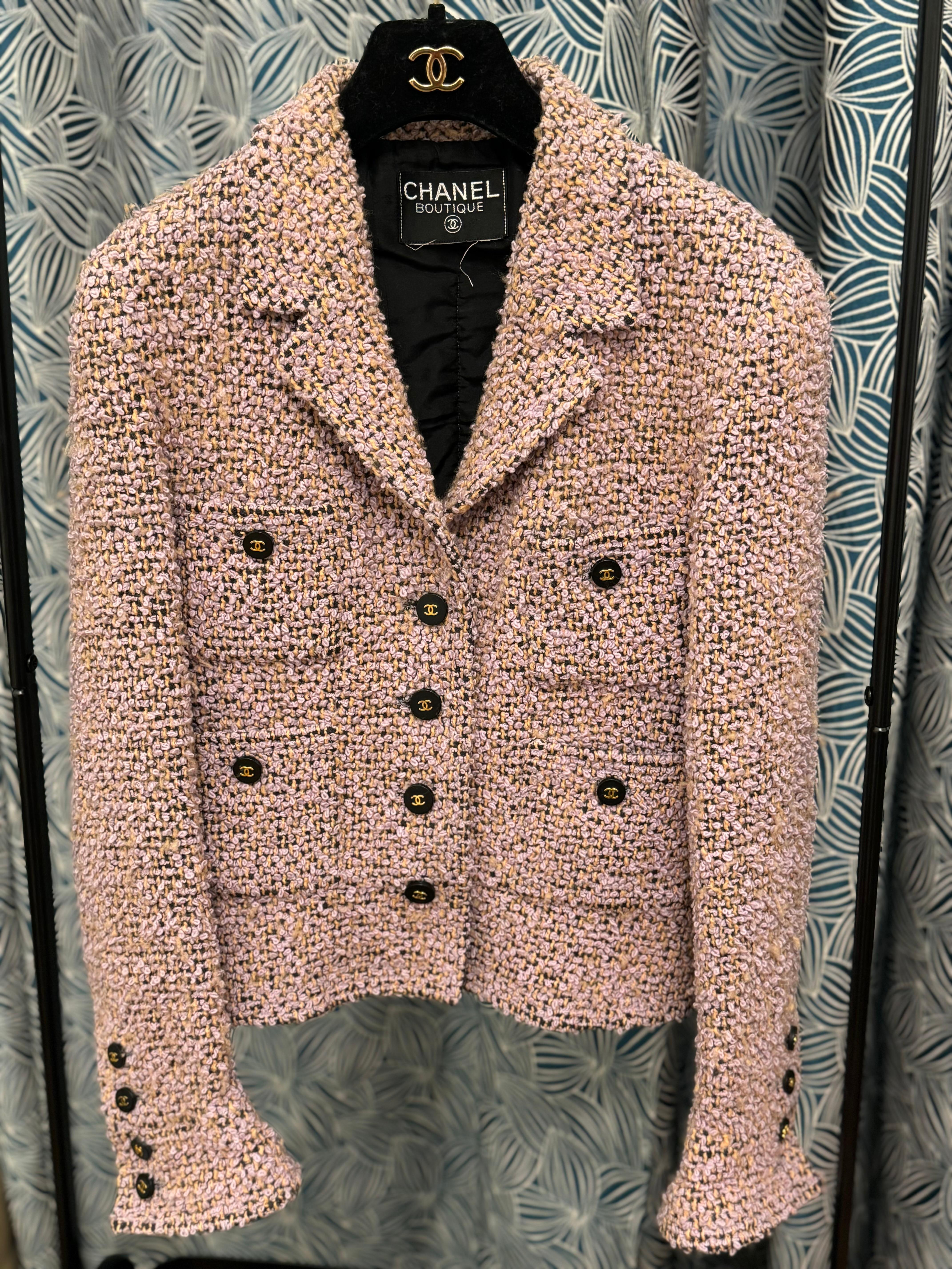 Rara Chaqueta de Pasarela Chanel FW 1994 tweed fantasía lila en venta 12