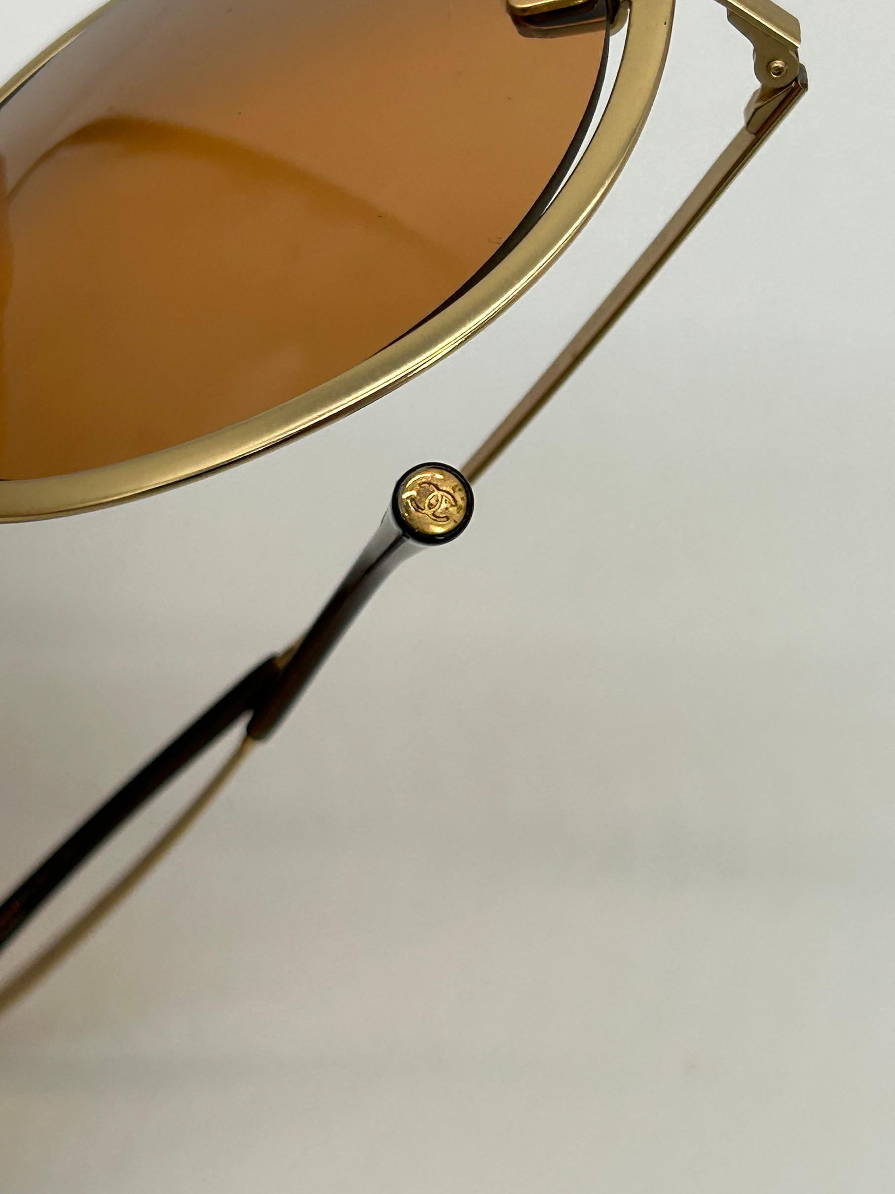 RARE Chanel Gold Floating Frame Tan Mirror Lens Sunglasses c 2000s en venta 8