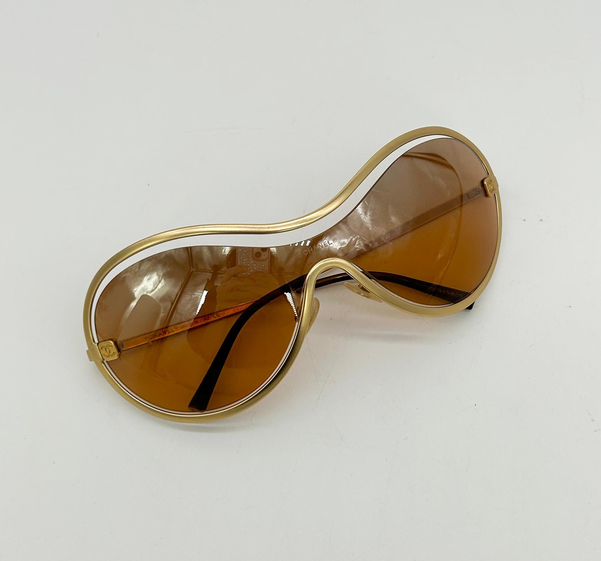 RARE Chanel Gold Floating Frame Tan Mirror Lens Sunglasses c 2000s en venta 9
