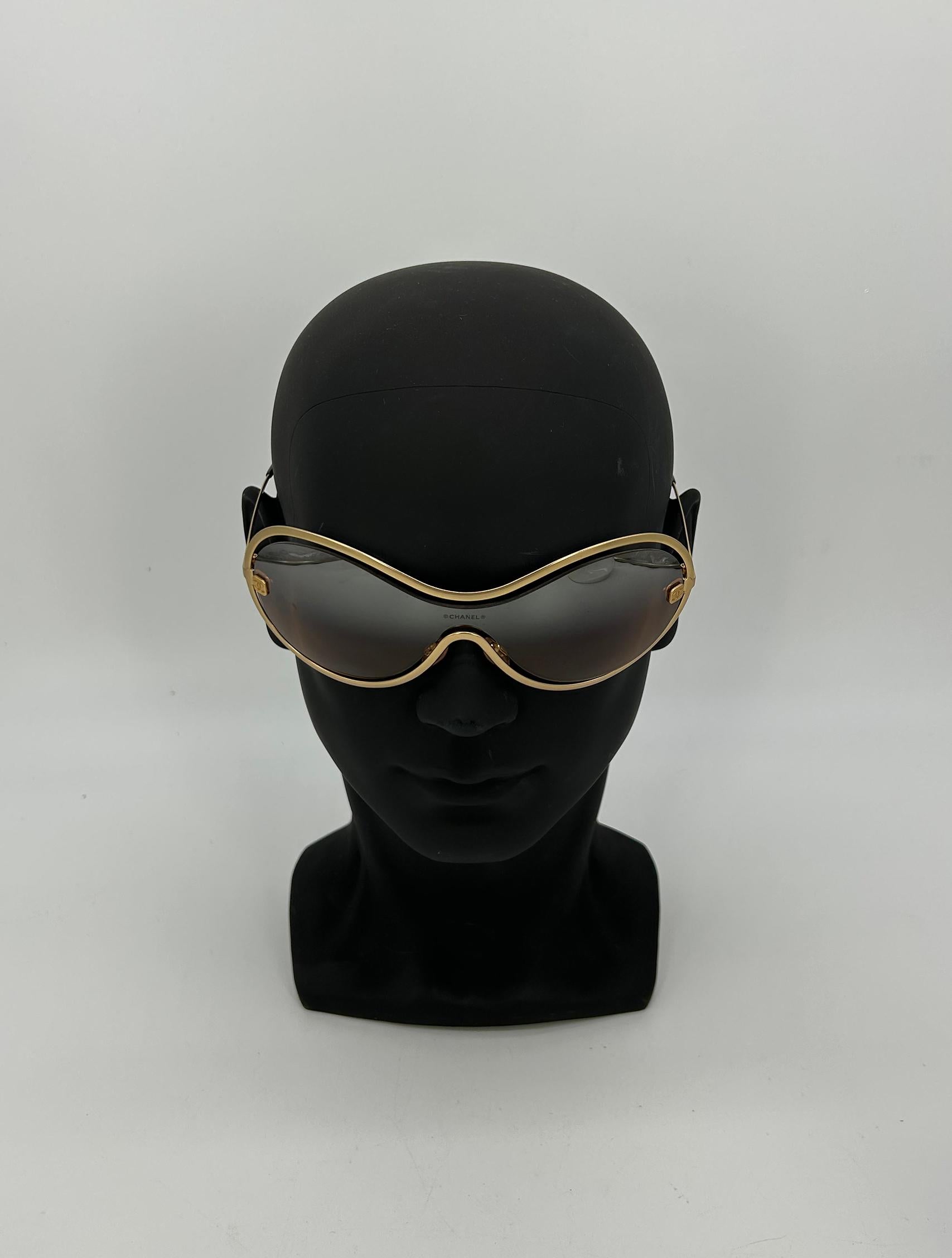 RARE Chanel Gold Floating Frame Tan Mirror Lens Sunglasses c 2000s Negro en venta