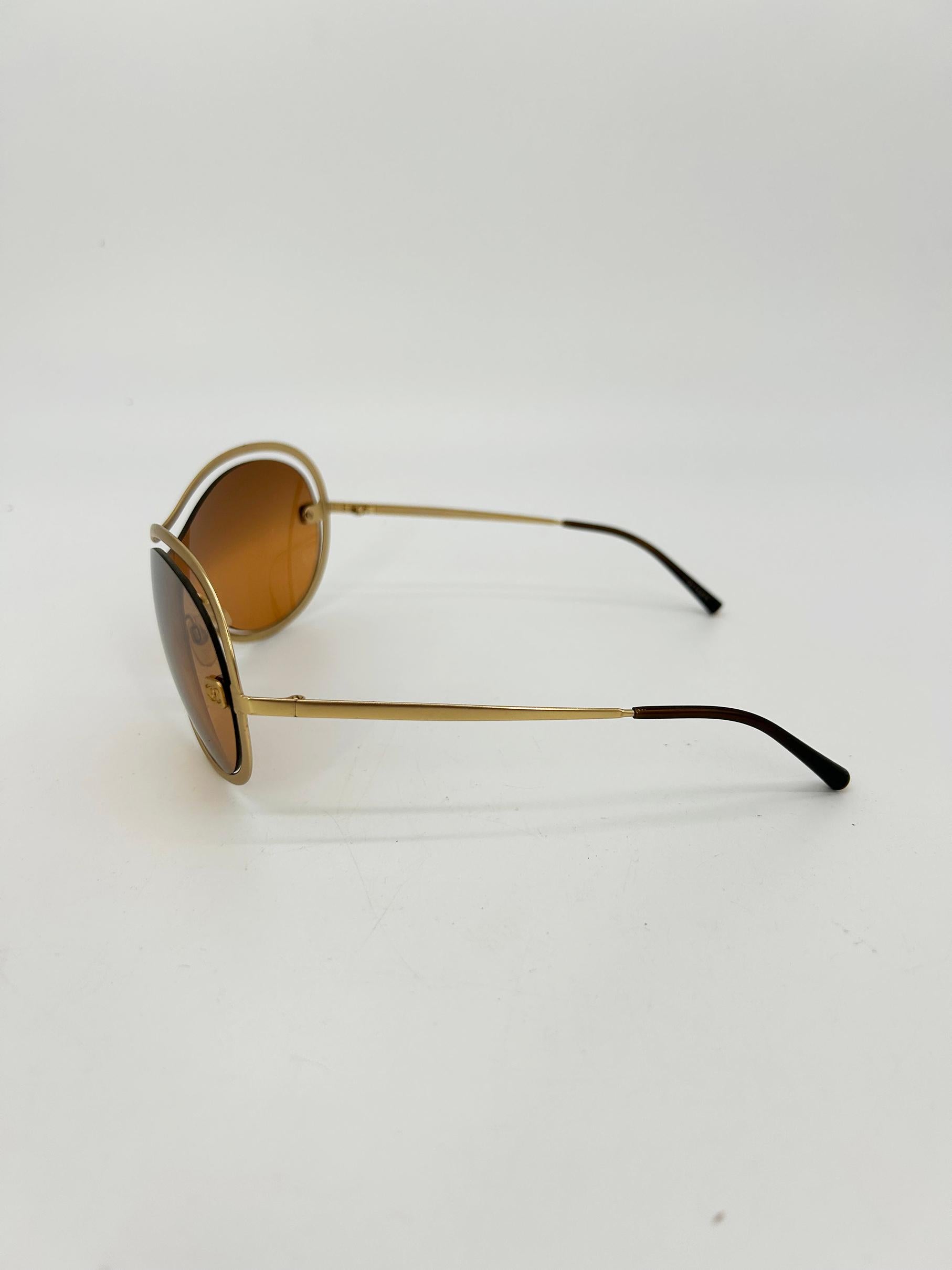 RARE Chanel Gold Floating Frame Tan Mirror Lens Sunglasses c 2000s en venta 1