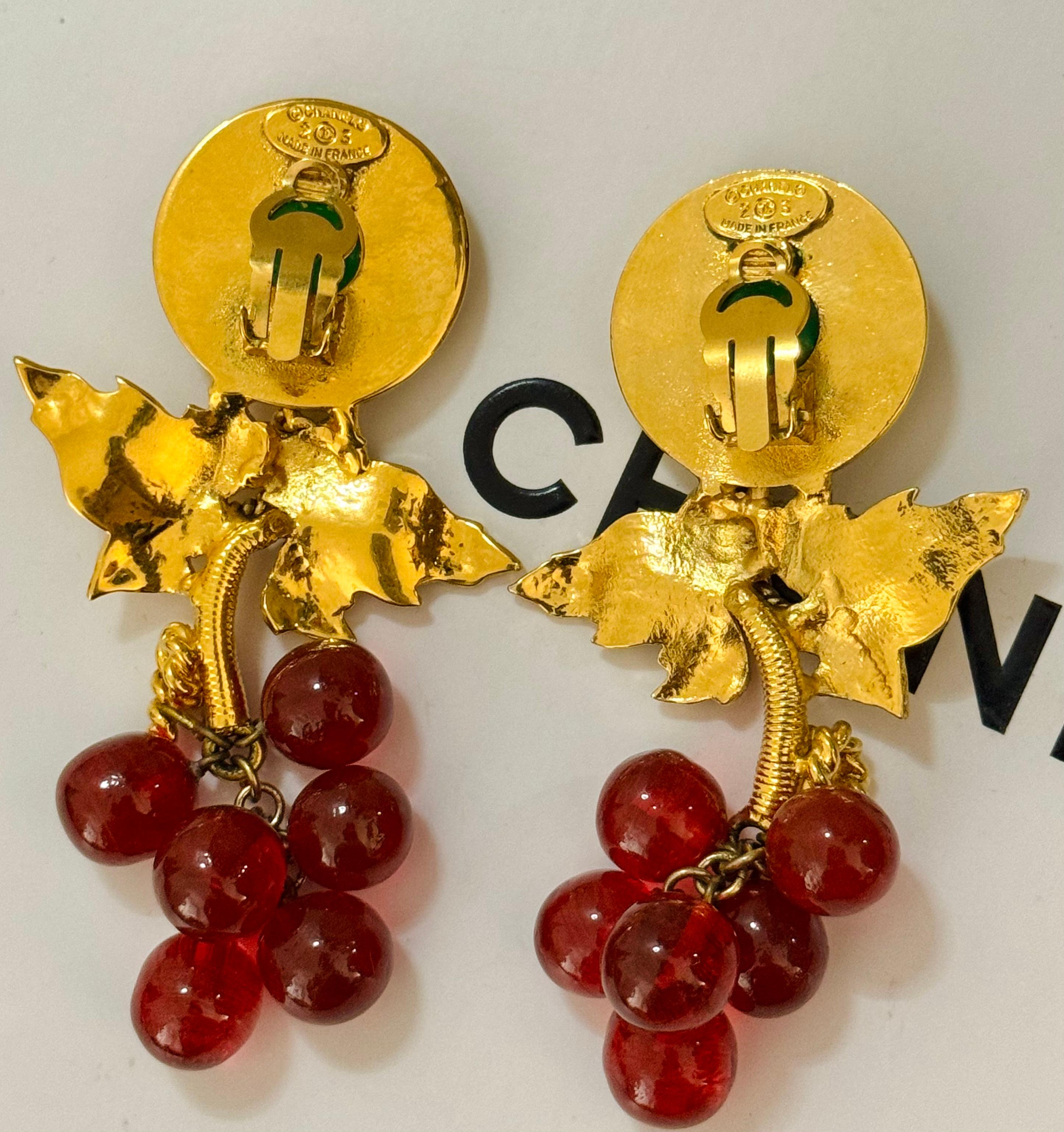 So Rare Chanel Gripoix 1986 clip on Grappe Earrings, season 23 by Victoire de Castellane, with original box, excellent condition with very minors wear 