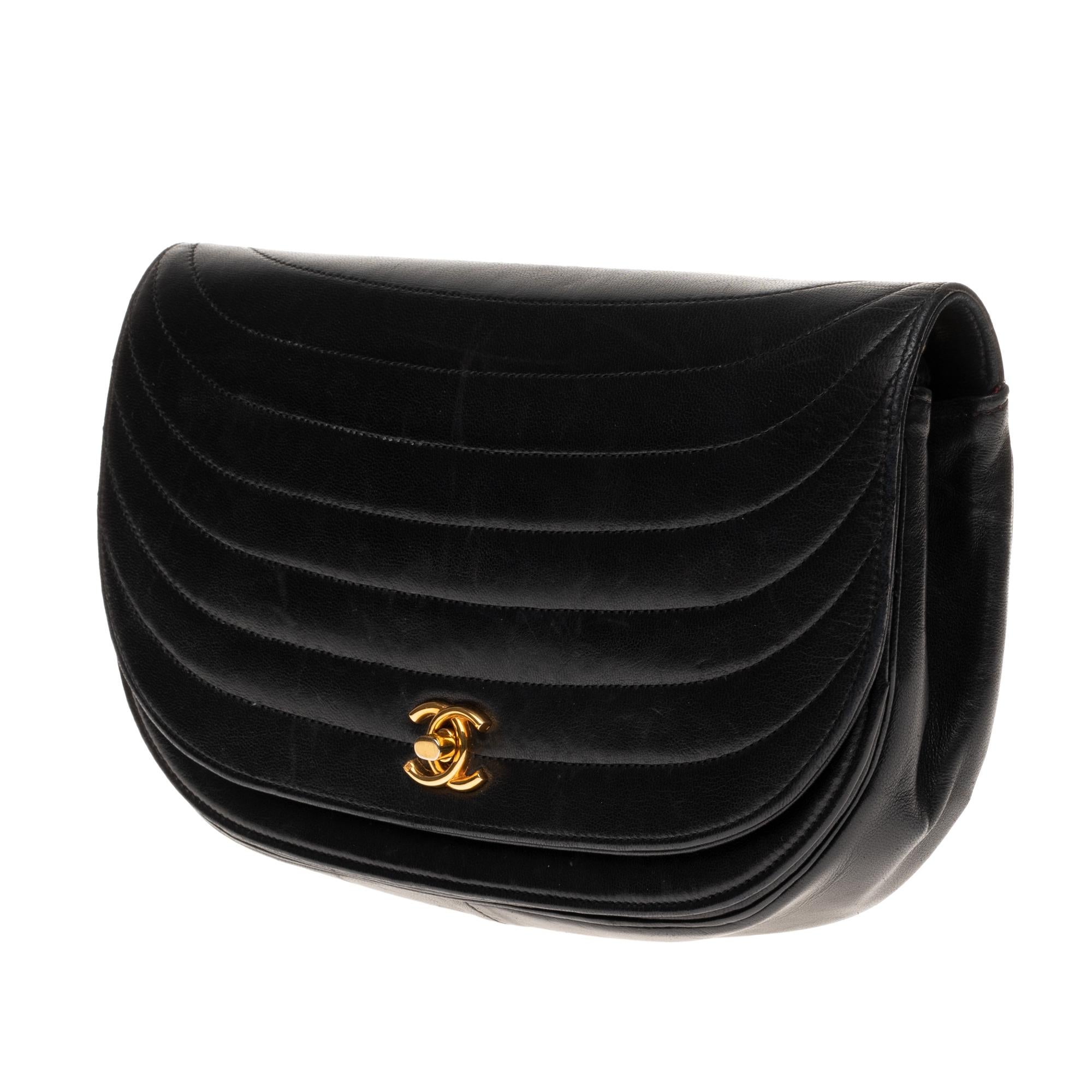 Rare Chanel handbag in waved black lambskin and gold hardware In Good Condition In Paris, IDF