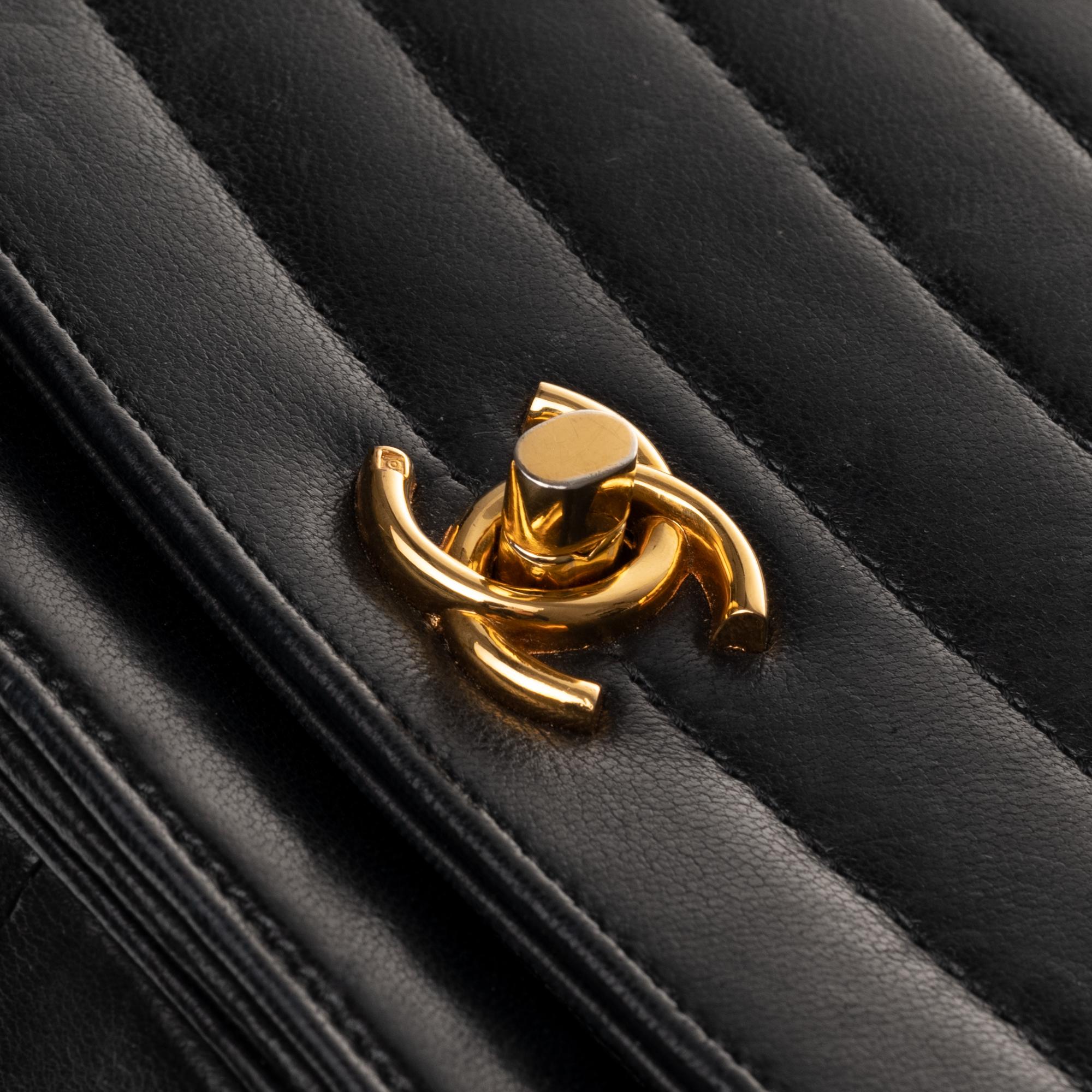 Rare Chanel handbag in waved black lambskin and gold hardware 1