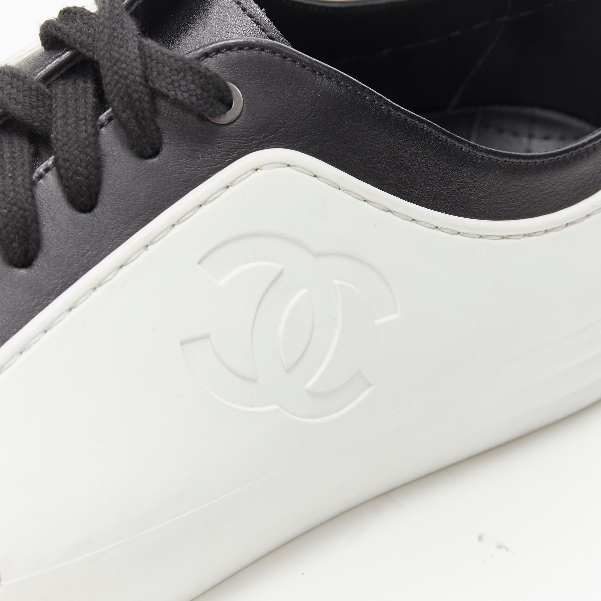 rare CHANEL interlocking CC white rubber black leather low top sneaker EU43 In Good Condition In Hong Kong, NT