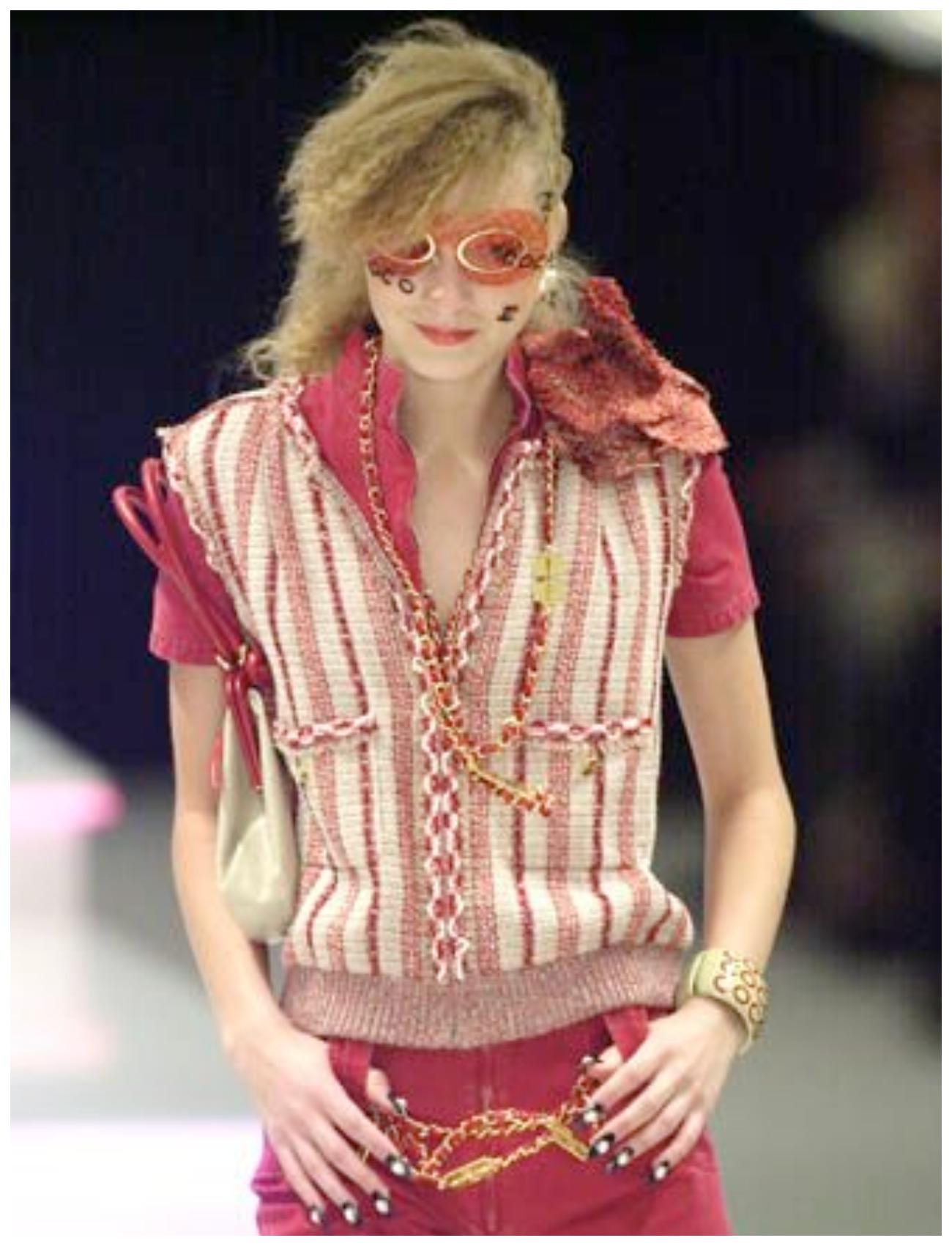 Rare! CHANEL & Karl Lagerfeld 01P Spring/Summer RTW 2001 line invest

Chanel by Karl Lagerfeld
Collection: Spring/Summer 2001 - Ready-to-Wear
Chanel style: 01P / A0269 / P17487V09933
Country of production: France
Dimensions: 36 fr
Measurements:
Vest