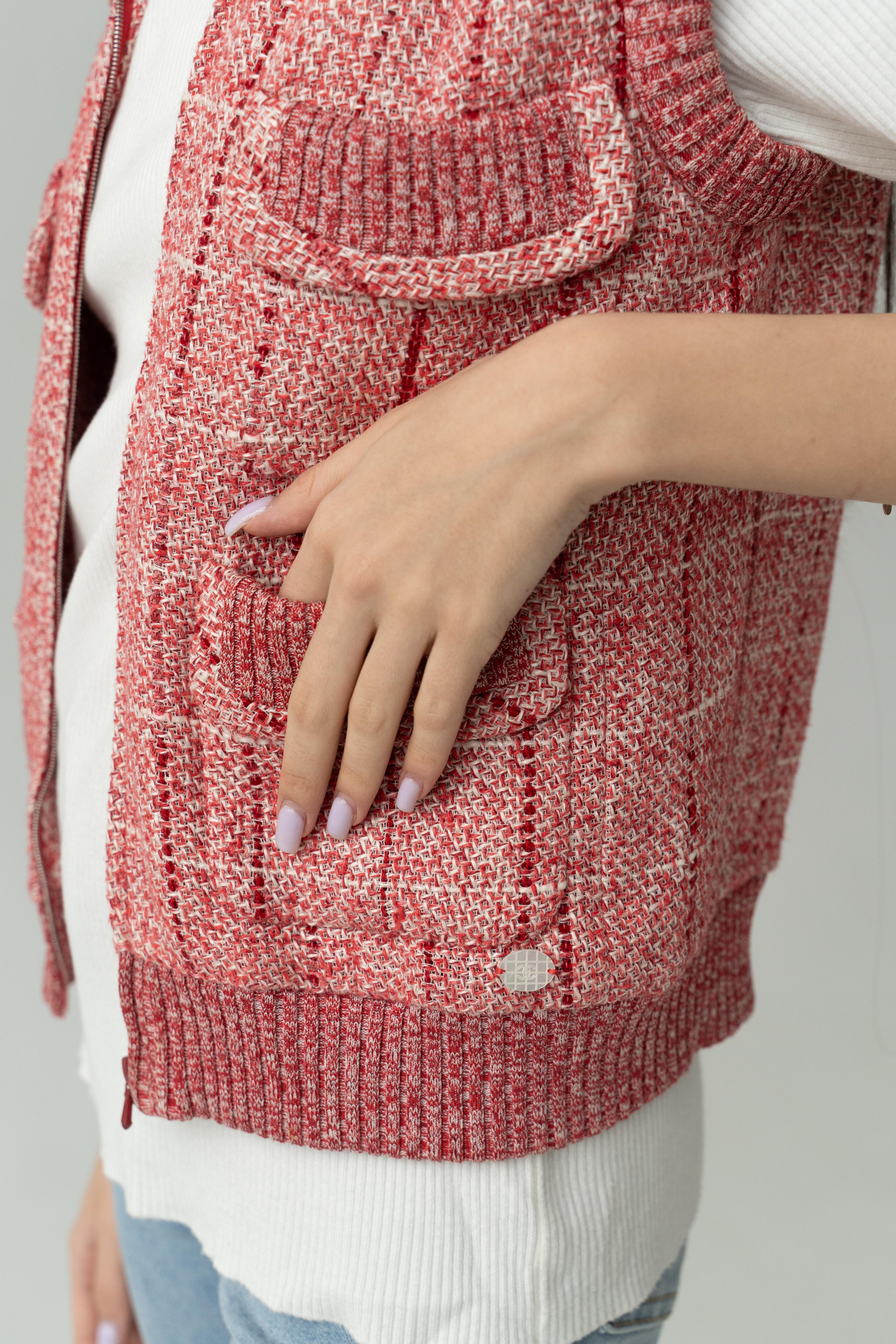 Rare! CHANEL & Karl Lagerfeld 01P Spring/Summer RTW 2001 red and white plaid seq For Sale 1