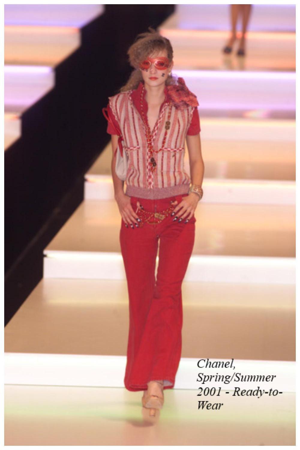 Rare! CHANEL & Karl Lagerfeld 01P Spring/Summer RTW 2001 red Denim Jumpsuit

Chanel by Karl Lagerfeld
Collection: Spring/Summer 2001 - Ready-to-Wear
Chanel style: 01P / B1801 / P17788W02775
Country of production: Italy
Dimensions: 38 it / 34