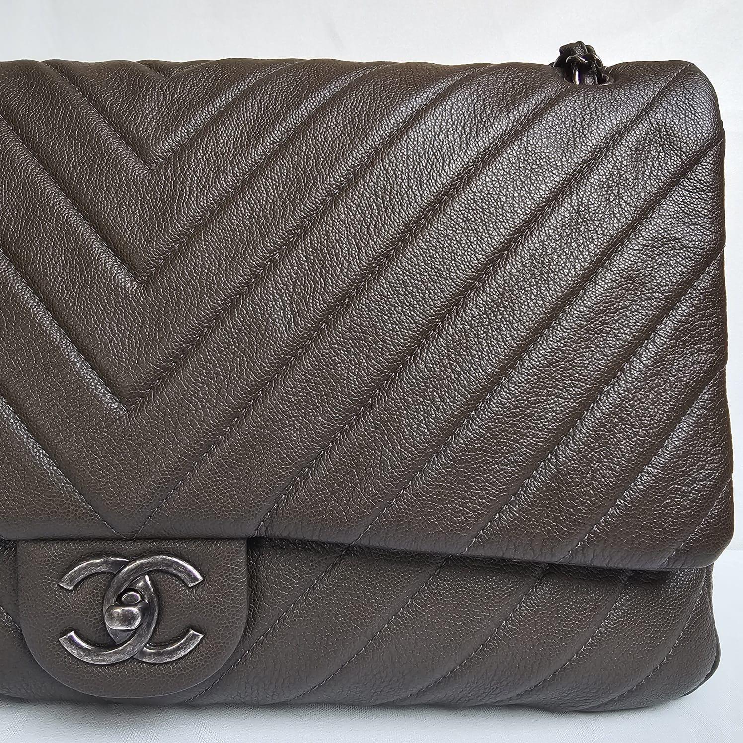 Rare Chanel Khaki Chevron Quilted XXL Flap Bag For Sale 2