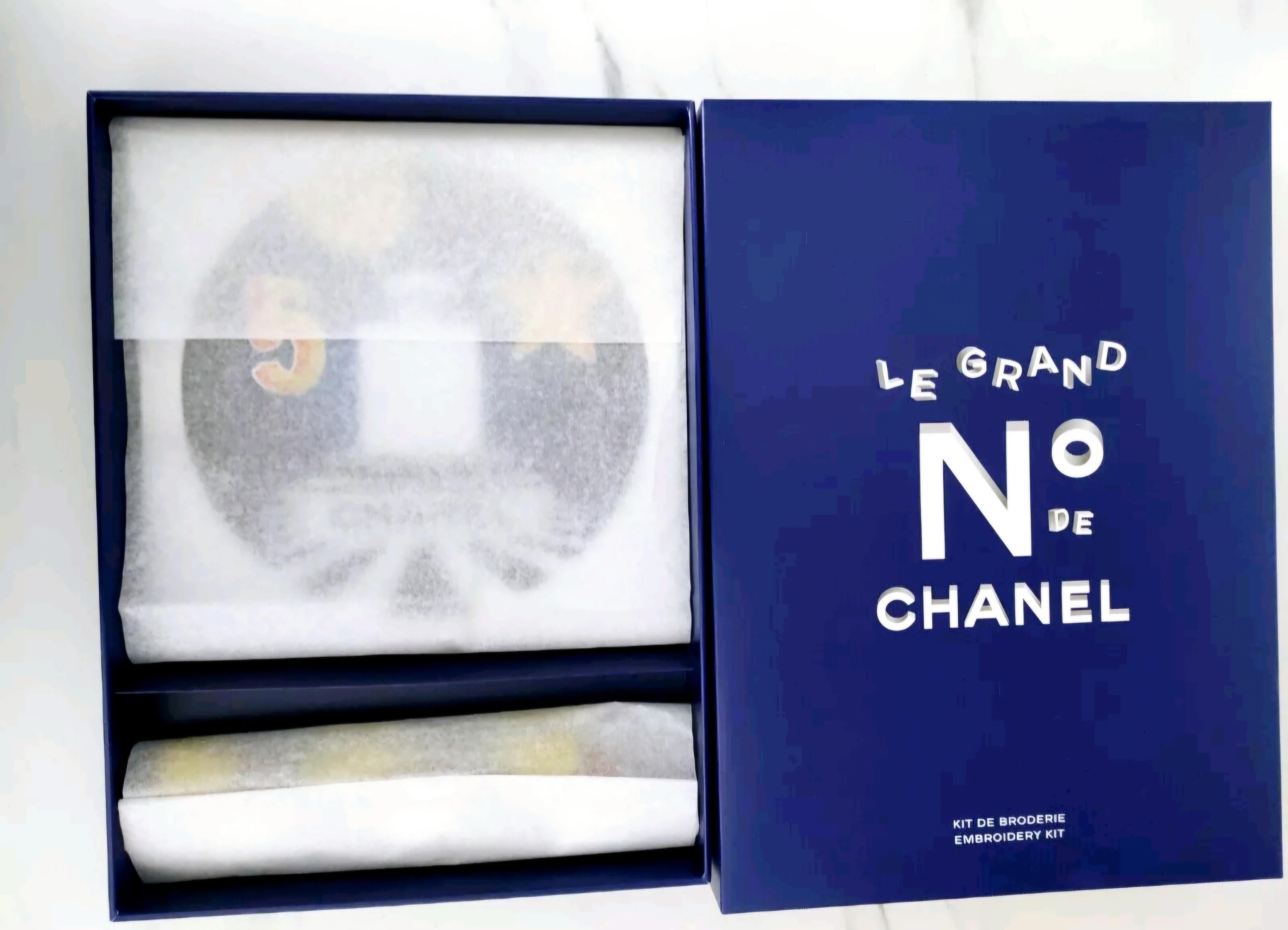 Nero Raro kit da ricamo Chanel 