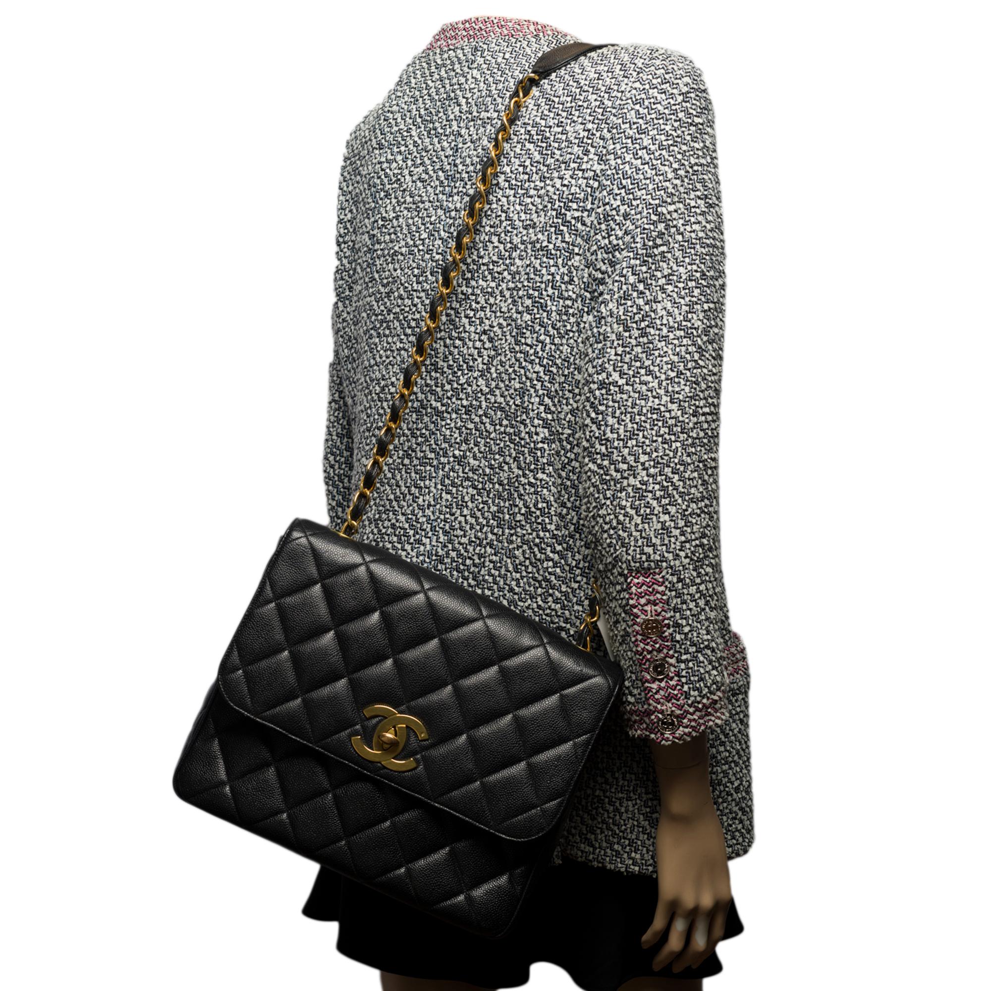 Seltene Chanel Maxi-Schultertasche aus schwarzem Kaviar- gestepptem Leder, GHW 6