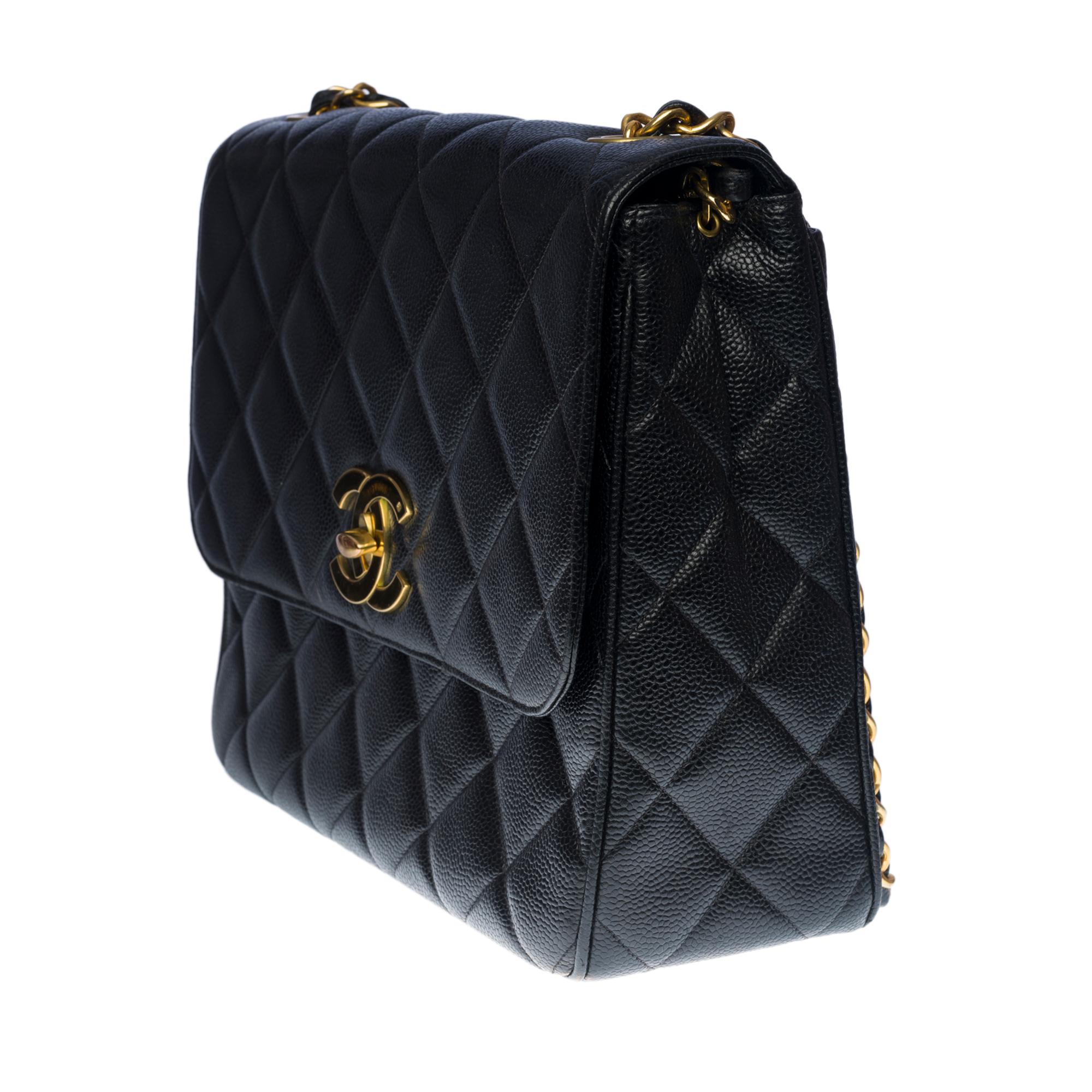 Seltene Chanel Maxi-Schultertasche aus schwarzem Kaviar- gestepptem Leder, GHW (Schwarz)