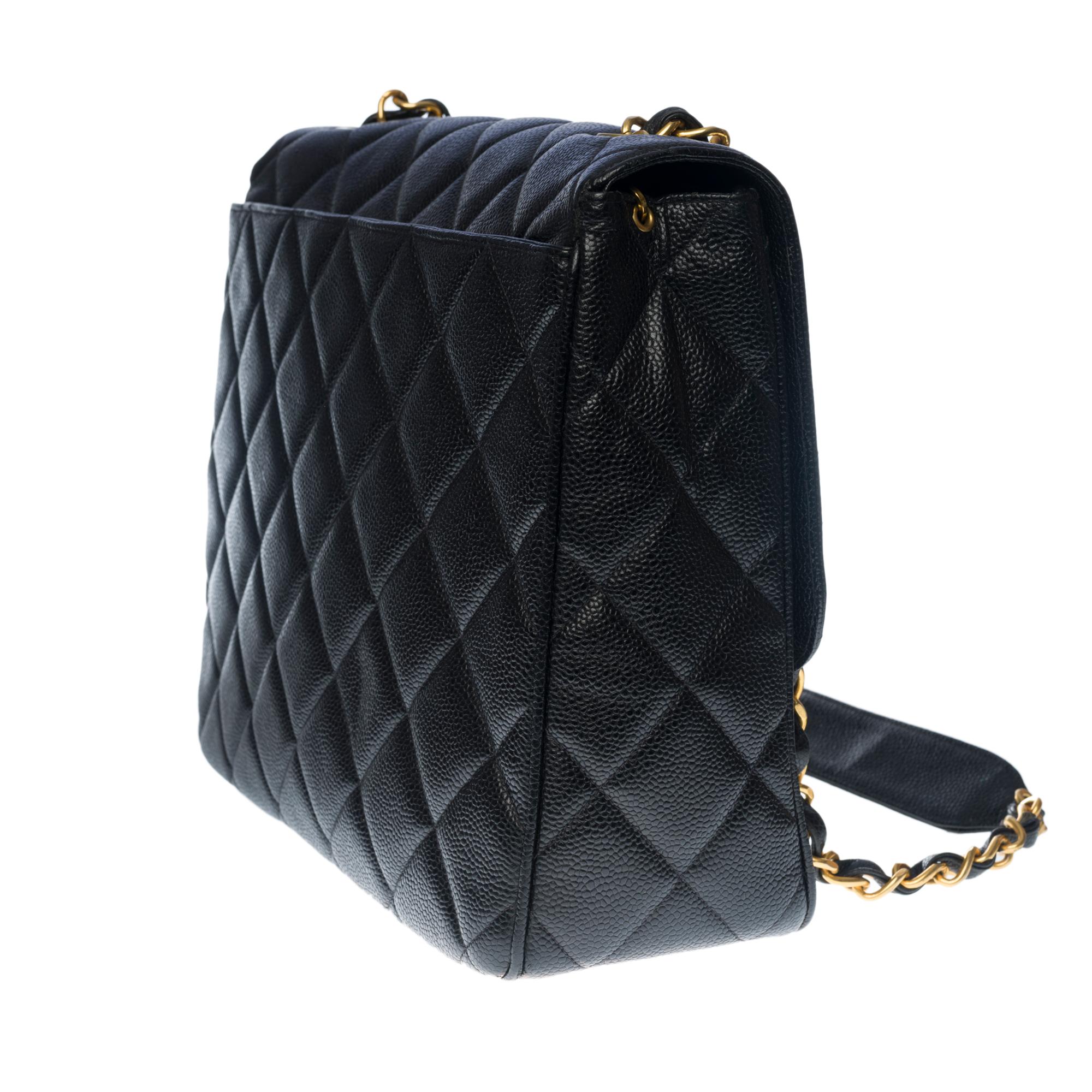 Seltene Chanel Maxi-Schultertasche aus schwarzem Kaviar- gestepptem Leder, GHW im Zustand „Gut“ in Paris, IDF