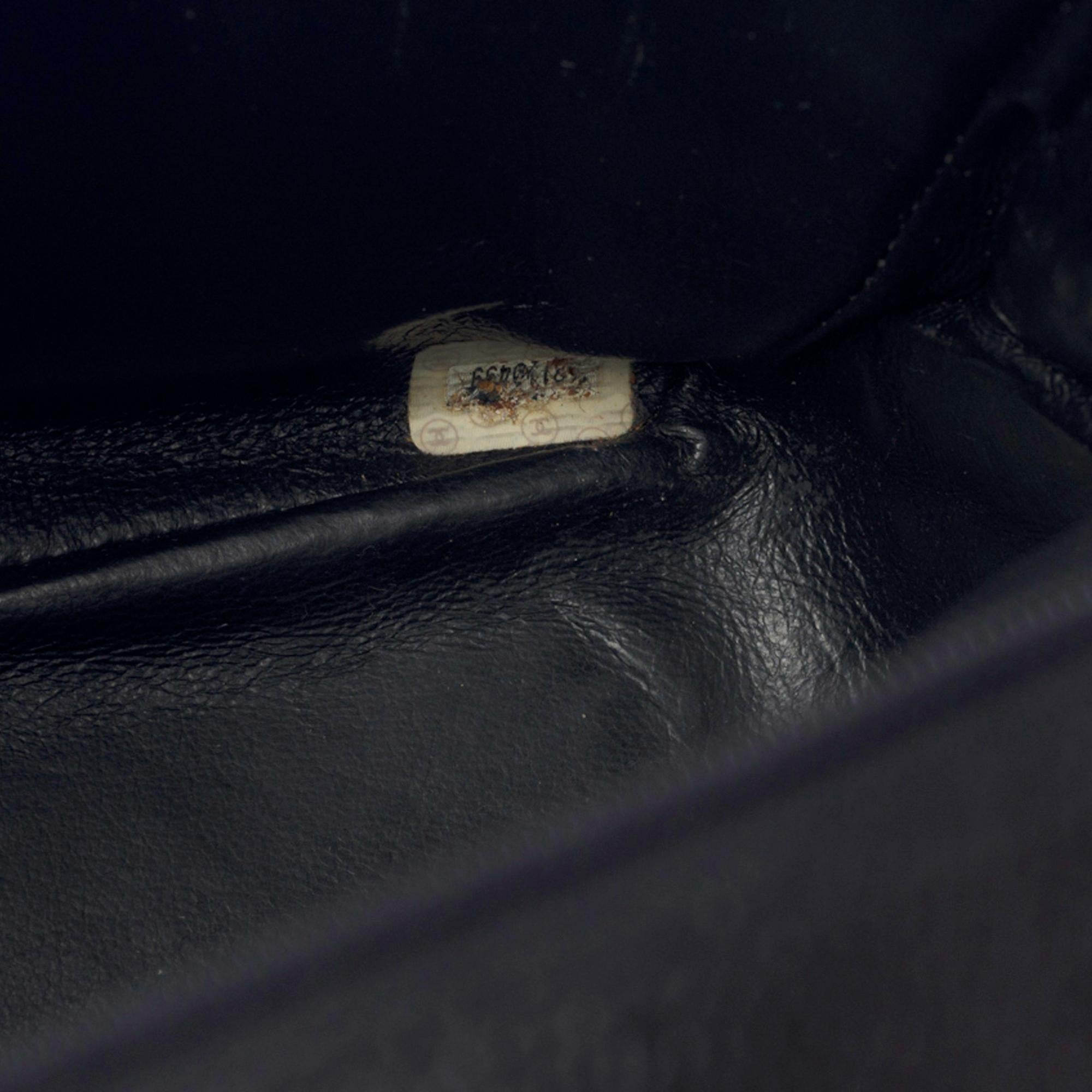 Seltene Chanel Maxi-Schultertasche aus schwarzem Kaviar- gestepptem Leder, GHW 1