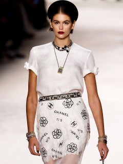 Rare Chanel Metiers D'Art 2020 White Black Embellished Feather 20A Mini Skirt
