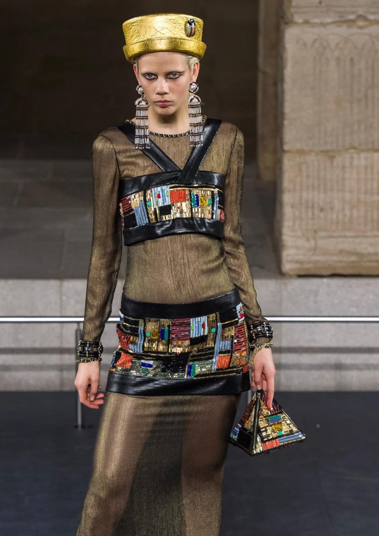 Rare boucles d'oreilles Chanel métiers d'art Paris New York 2019 Lapis Lazuli Chandelier en vente 9