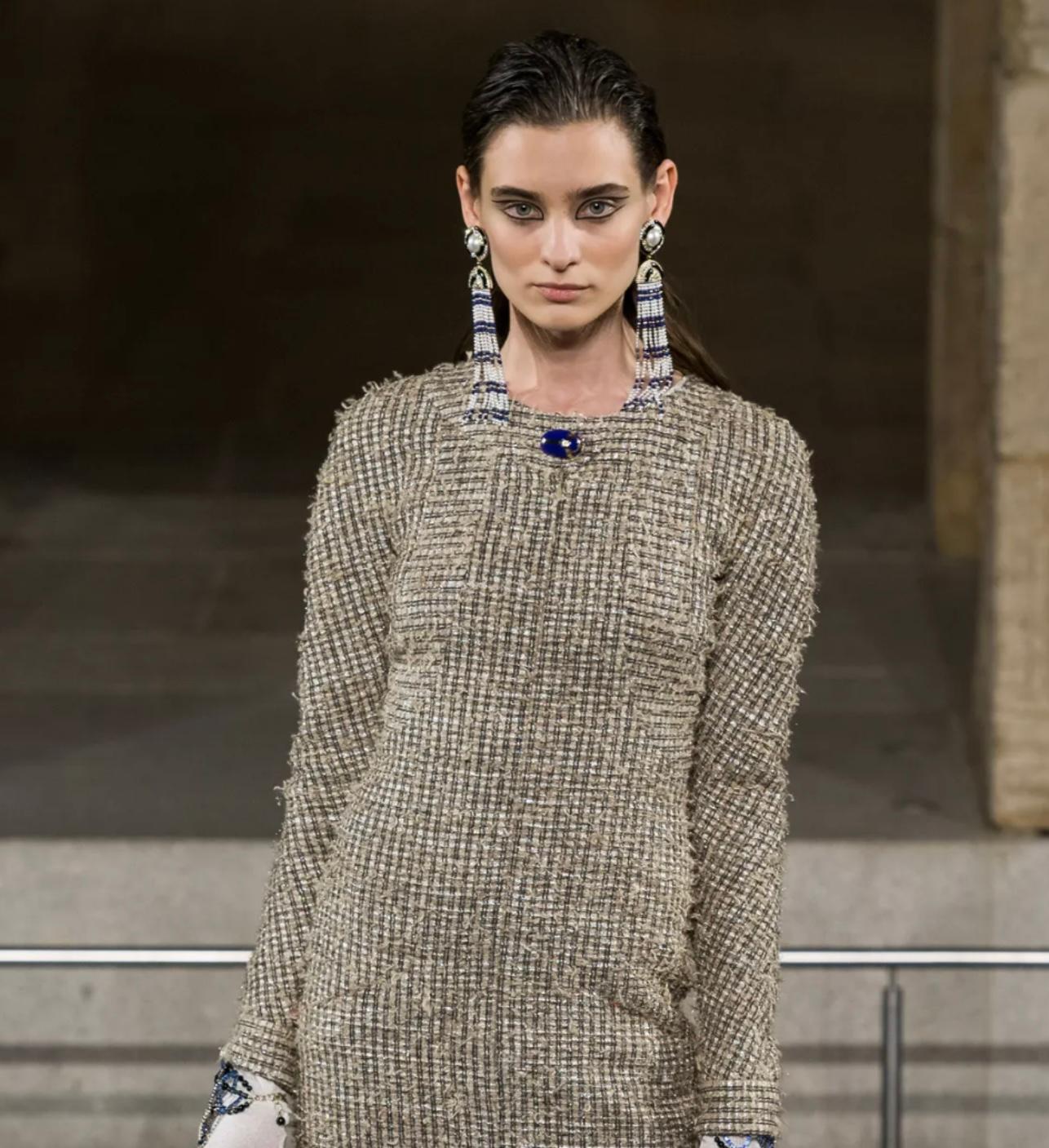 Rare boucles d'oreilles Chanel métiers d'art Paris New York 2019 Lapis Lazuli Chandelier en vente 10