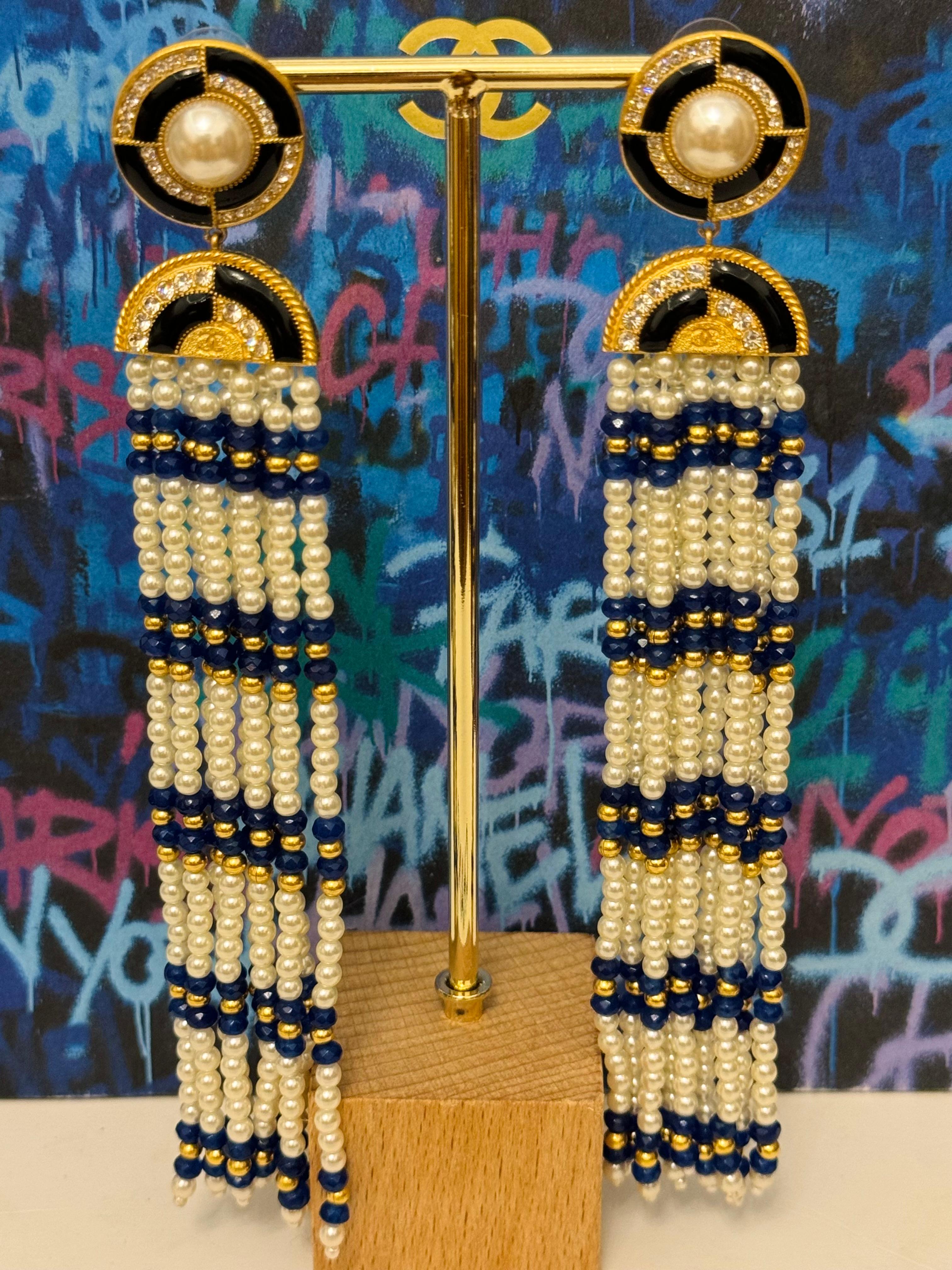 Rare boucles d'oreilles Chanel métiers d'art Paris New York 2019 Lapis Lazuli Chandelier en vente 11