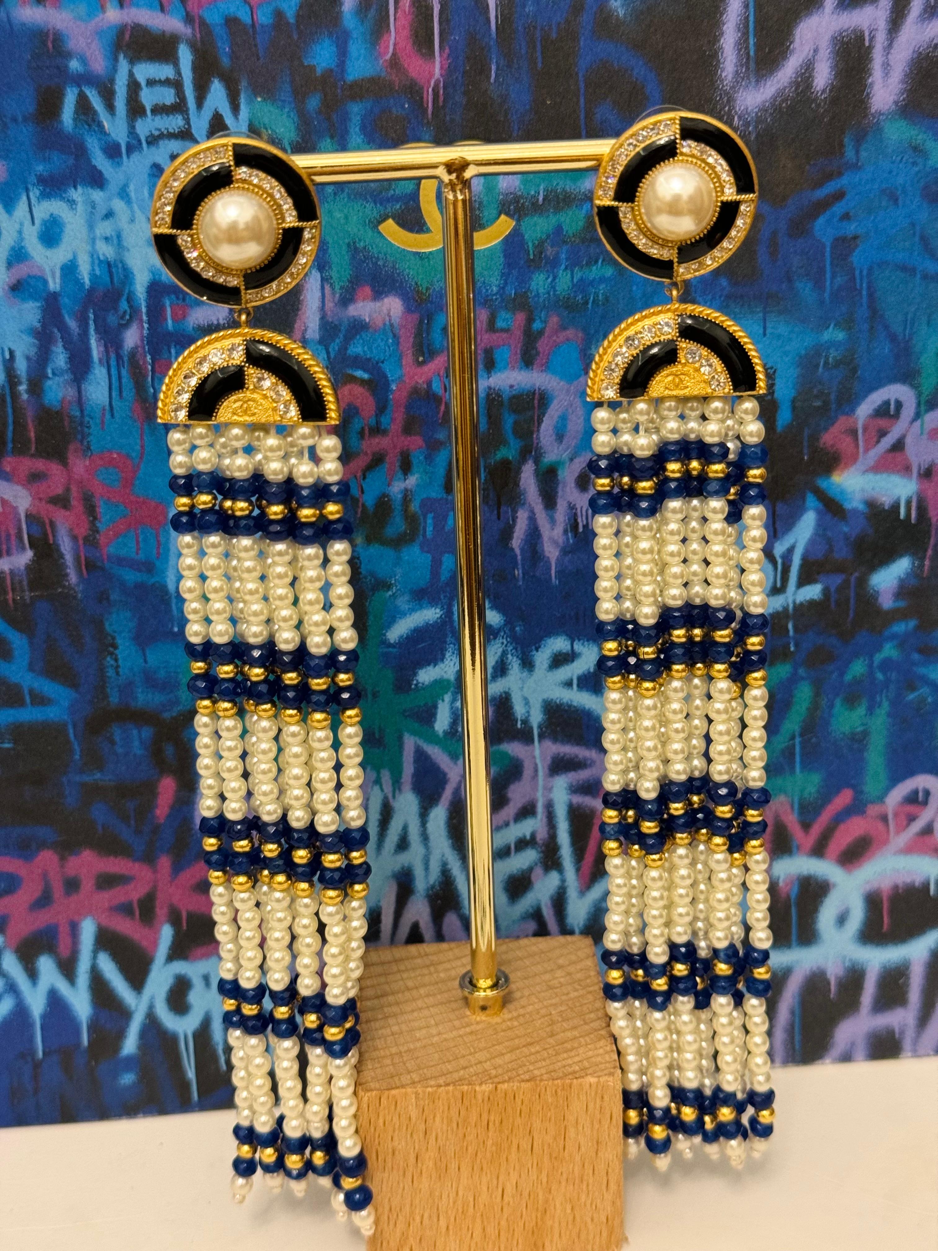 Rare boucles d'oreilles Chanel métiers d'art Paris New York 2019 Lapis Lazuli Chandelier en vente 12