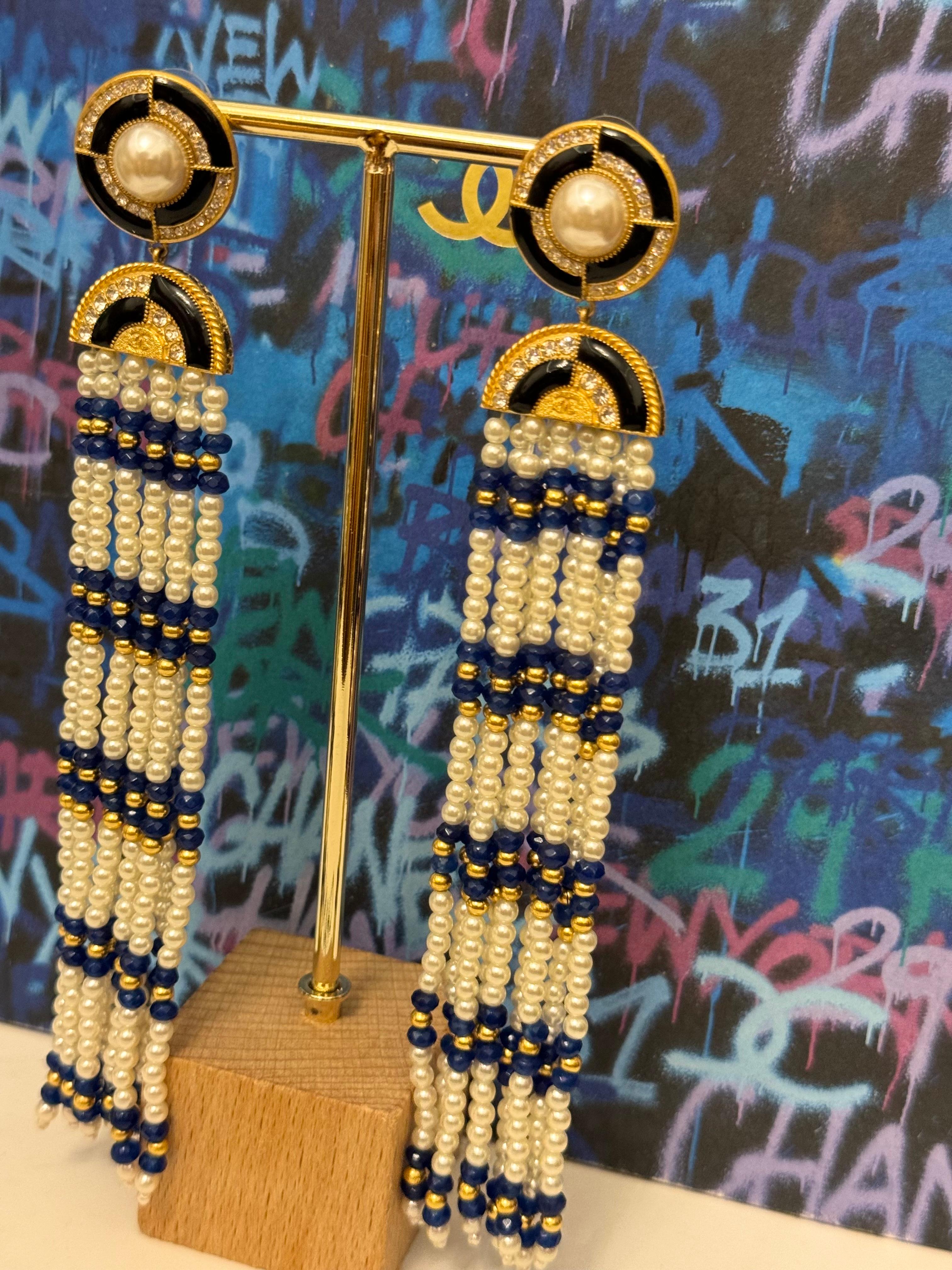 Rare boucles d'oreilles Chanel métiers d'art Paris New York 2019 Lapis Lazuli Chandelier en vente 13