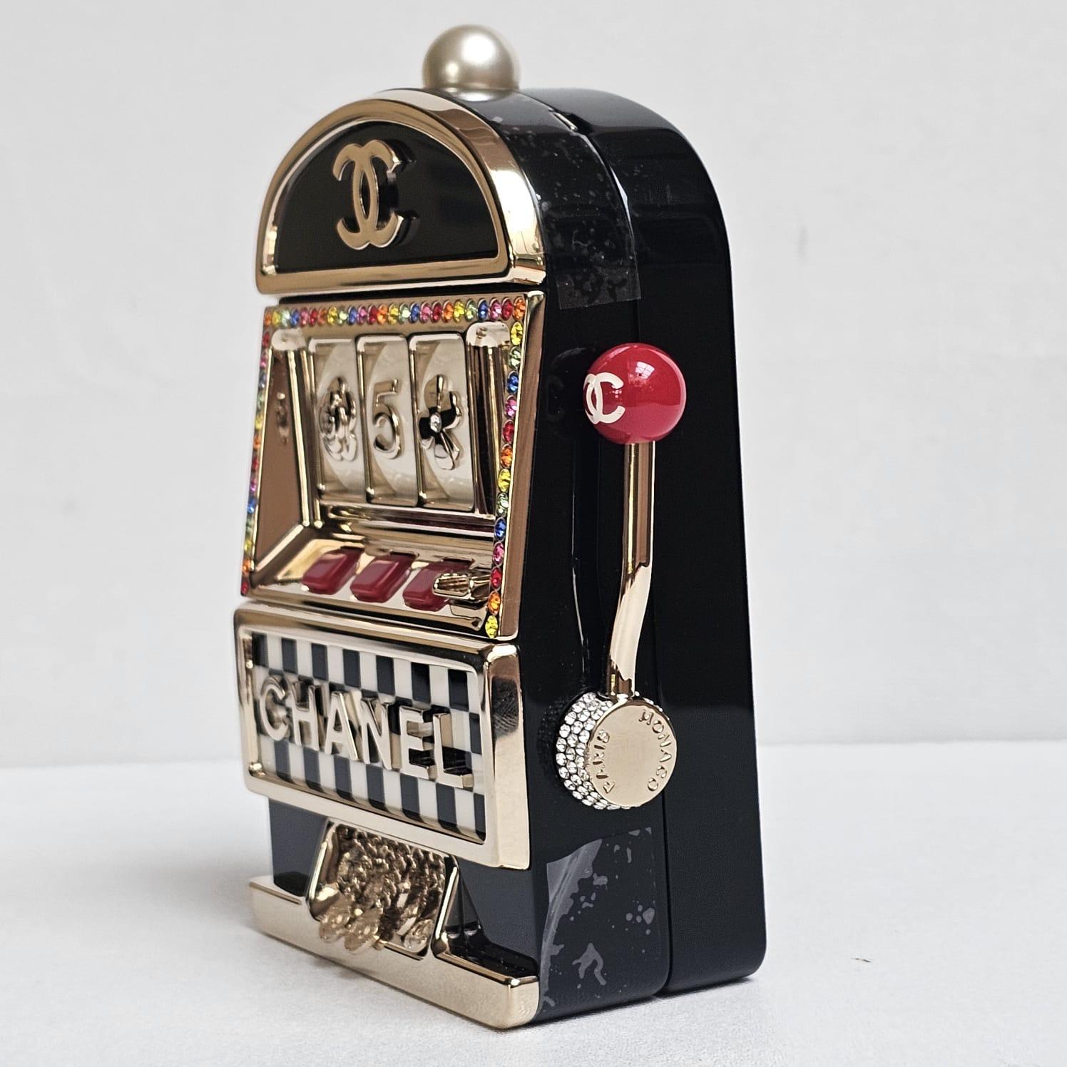 Chanel Minaudière Casino Slot Machine rare en vente 10