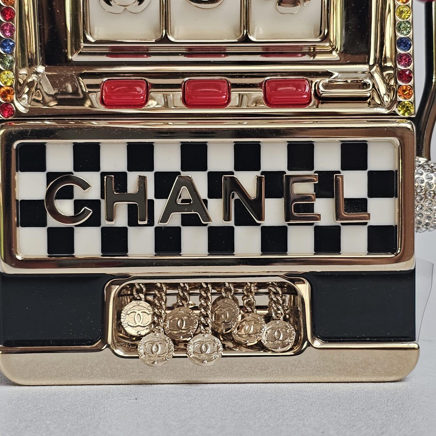 Chanel Minaudière Casino Slot Machine rare en vente 1