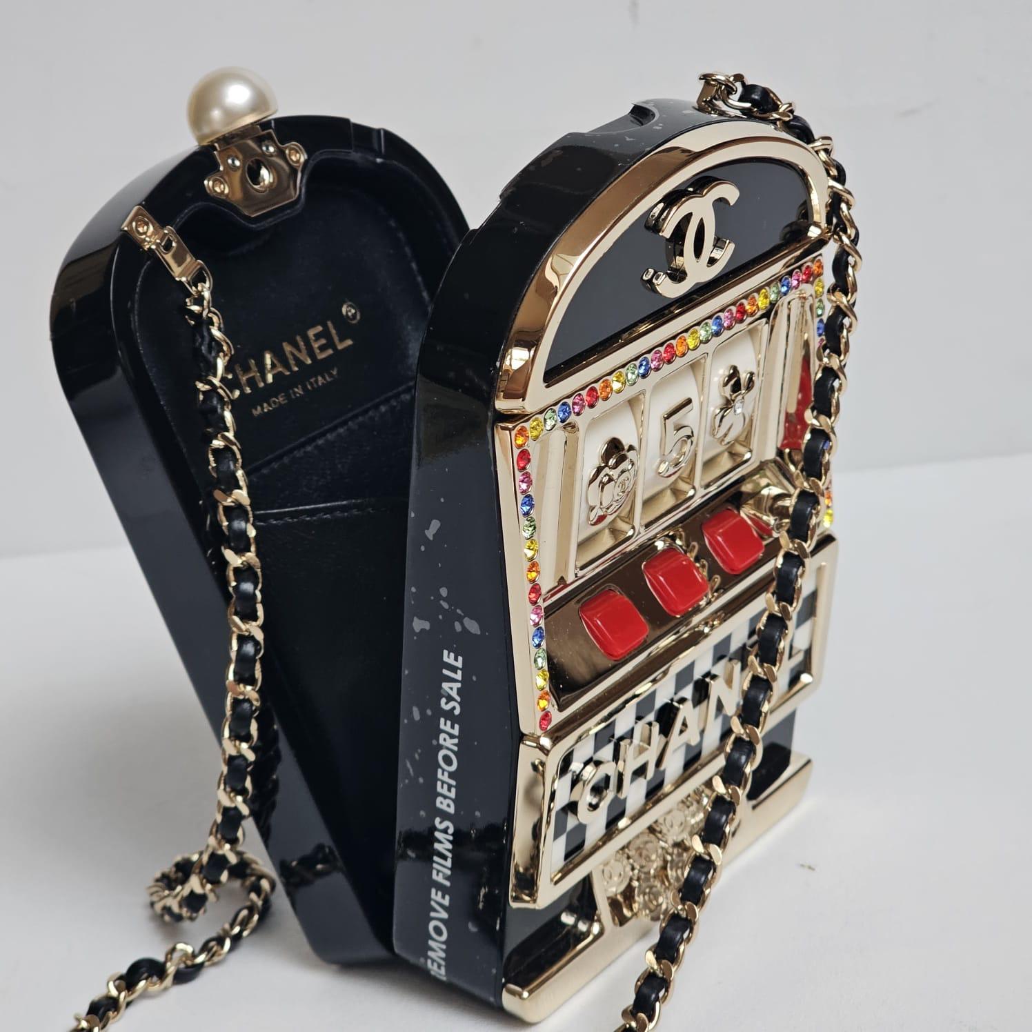 Chanel Minaudière Casino Slot Machine rare en vente 5
