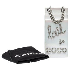 A Silver Chanel Minaudière "Lait de Coco" en cuir de chèvre argenté, RHW