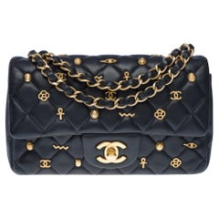 Chanel mini rectangulaire 2019 Amulet égyptien à rabat, GHW