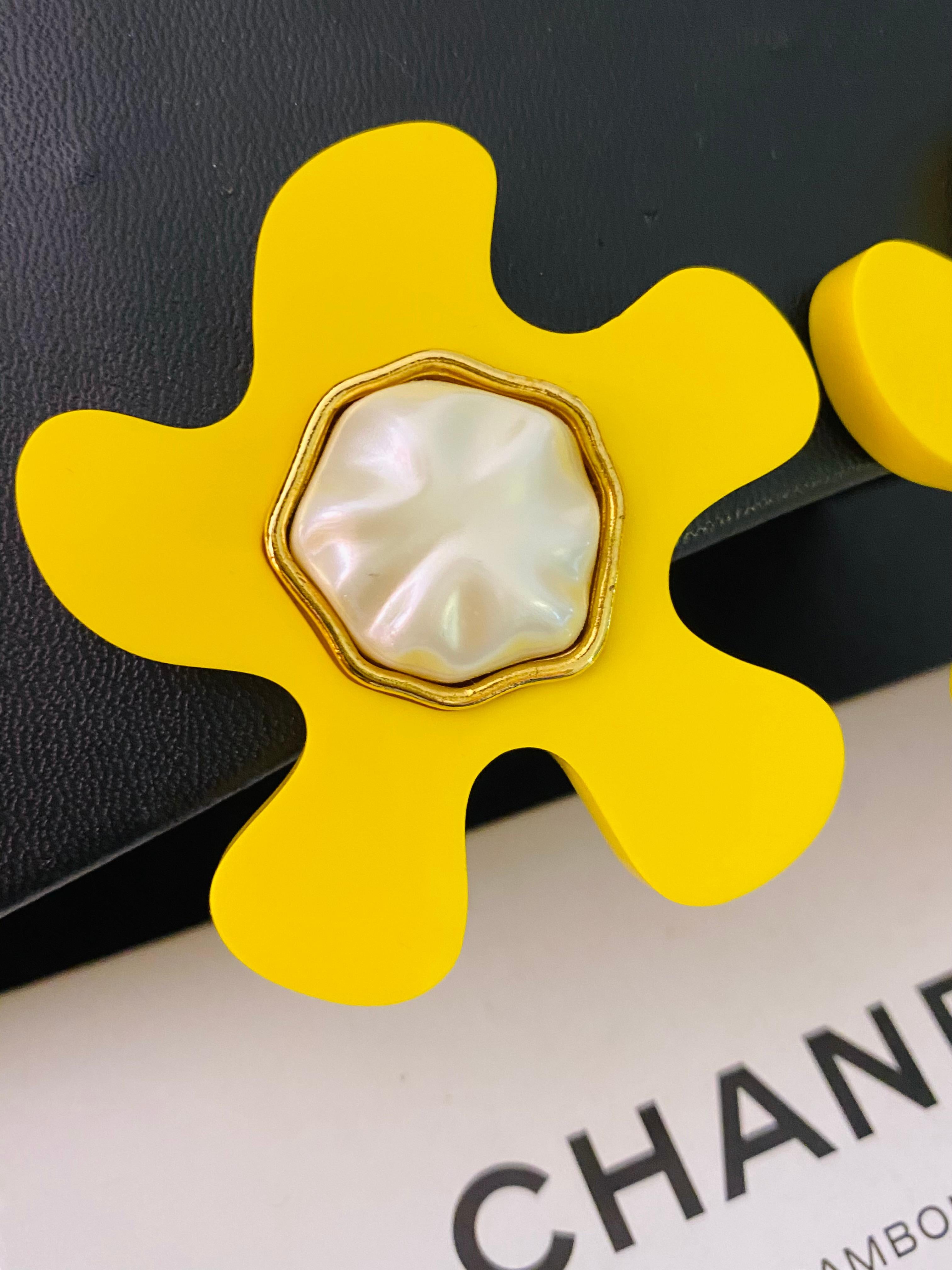 Rare Chanel oversized 1991 yellow clip on earrings  For Sale 3