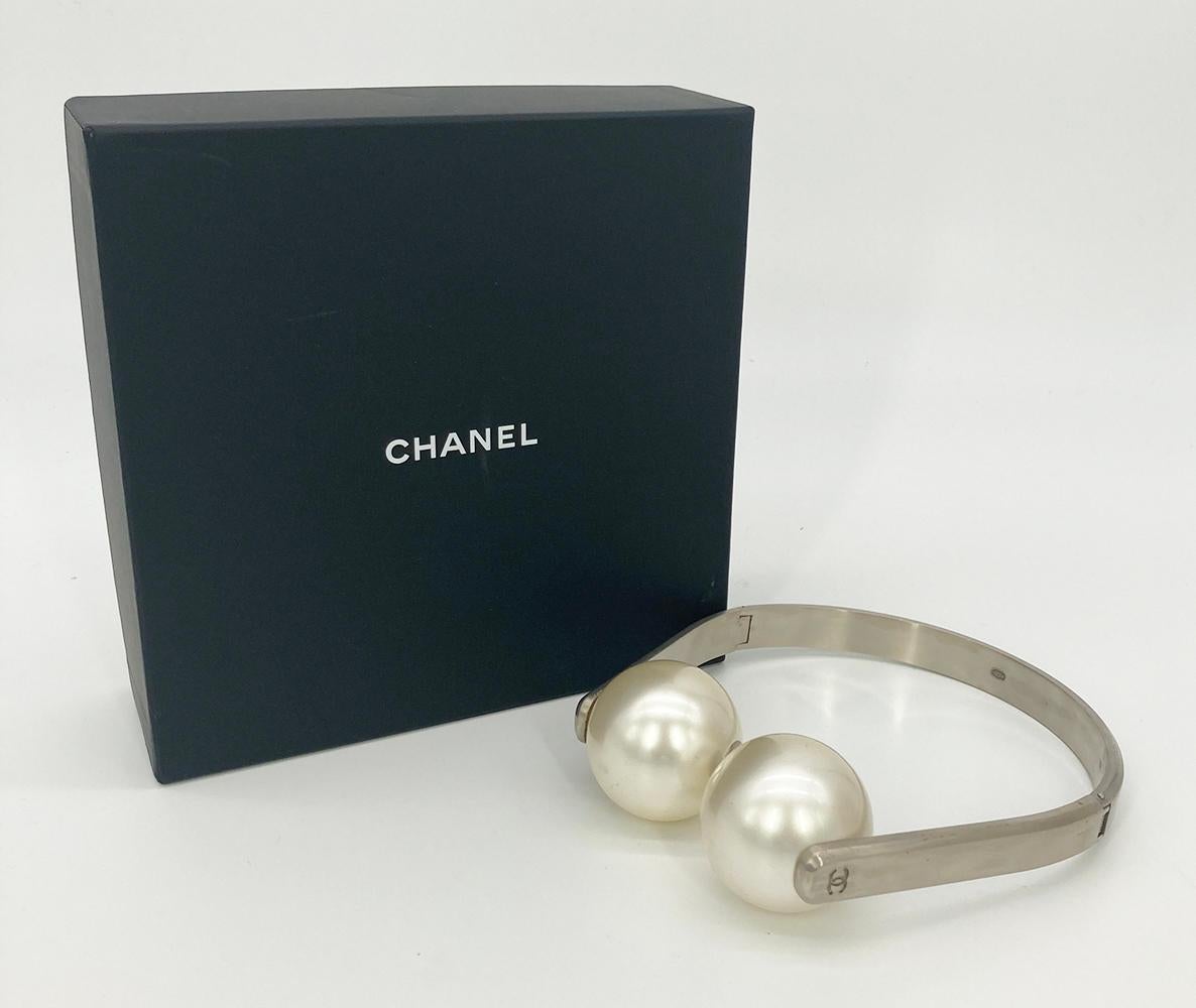 RARE Chanel Pearl Ball Choker with Box For Sale 2