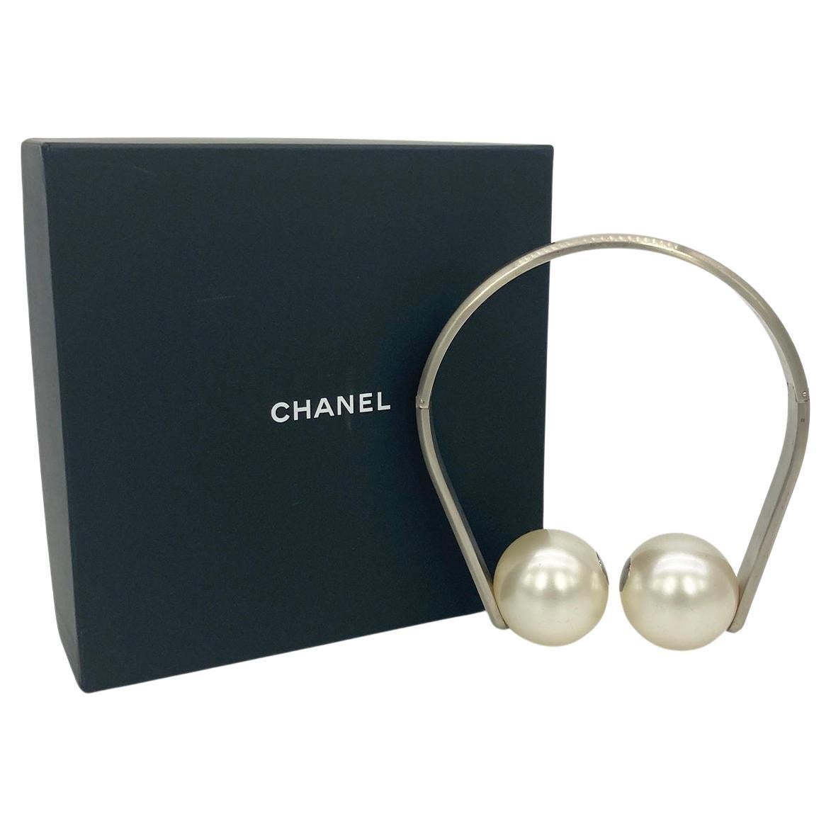 RARE Chanel Pearl Ball Choker with Box For Sale