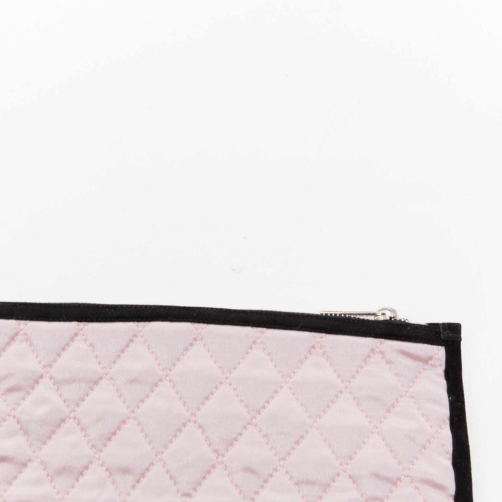 rare CHANEL pink 100% silk CC tear eyelash embroidery sleeping mask pouch set en vente 6