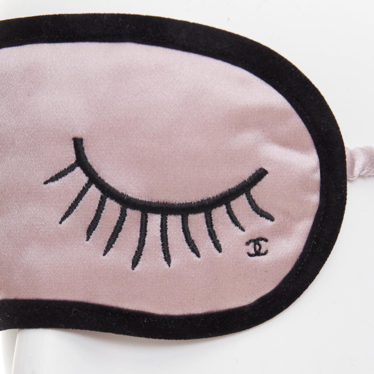 rare CHANEL pink 100% silk CC tear eyelash embroidery sleeping mask pouch set en vente 2