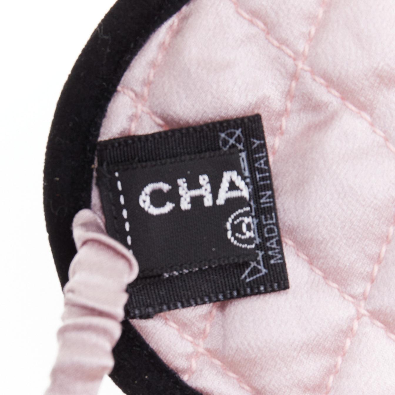 rare CHANEL pink 100% silk CC tear eyelash embroidery sleeping mask pouch set en vente 3