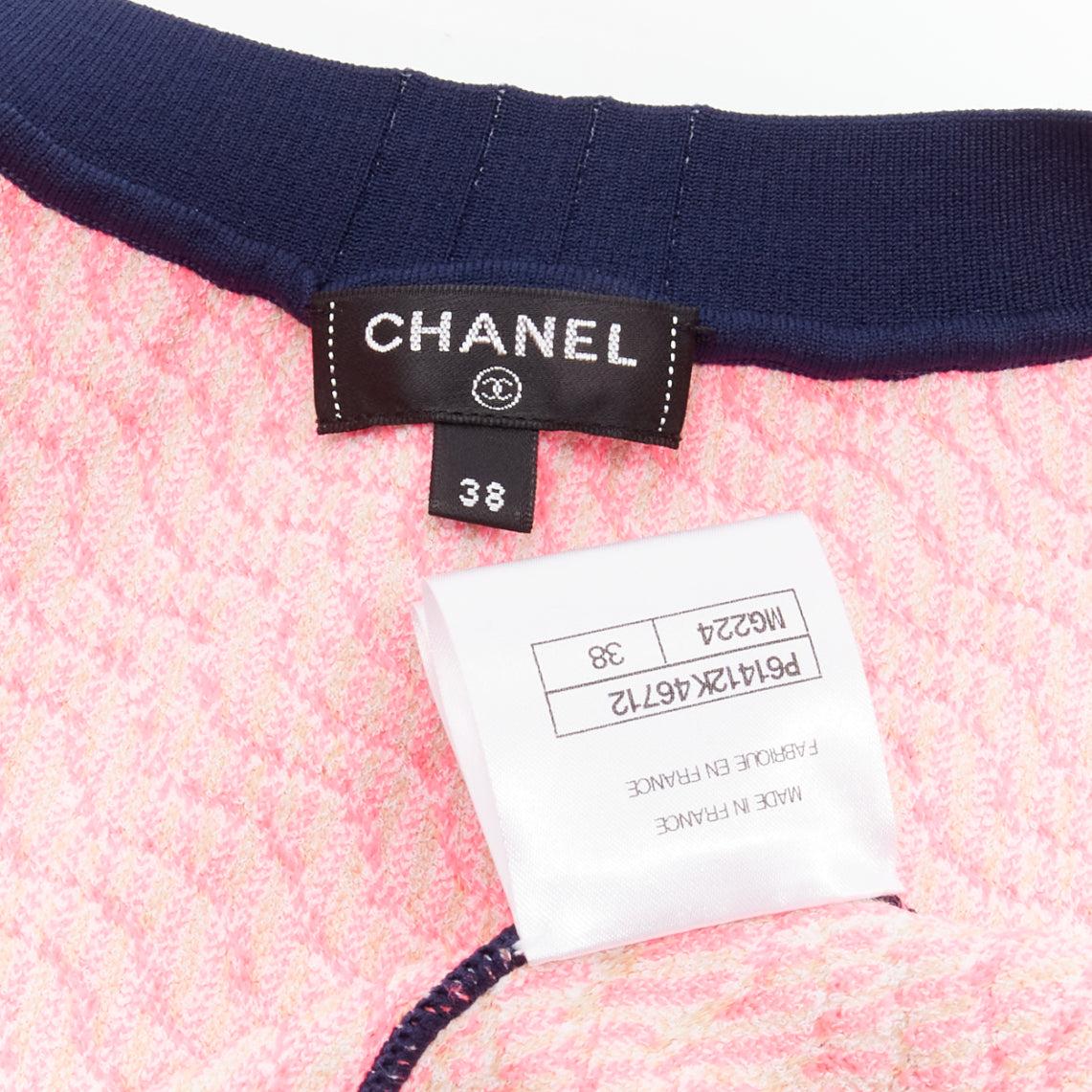 rare CHANEL pink applique logo twirl seashell button cropped cardigan FR38 M For Sale 5