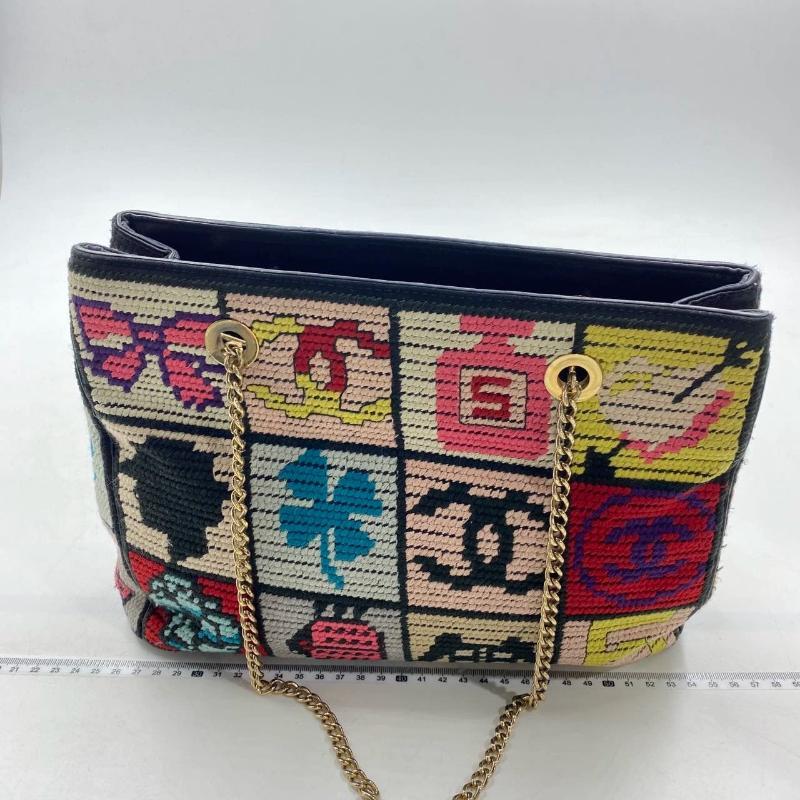 Rare Chanel Precious Symbols Needlepoint Shoulder Bag Shopper Tote In Excellent Condition In AUBERVILLIERS, FR
