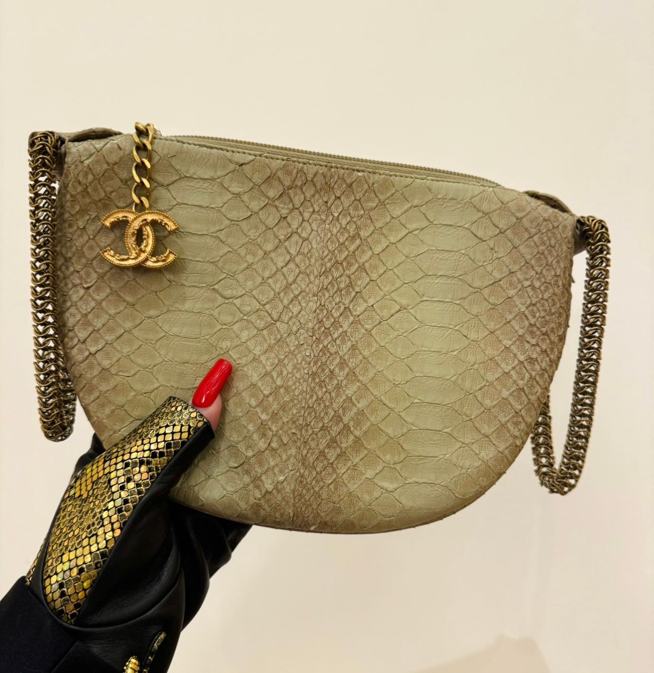 Rare Chanel Python Fortune Cookie 2012 collection bag In Excellent Condition For Sale In PARIS, FR