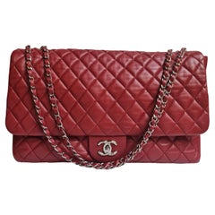 Rara borsa Chanel in pelle d'agnello rossa trapuntata XL con pattina