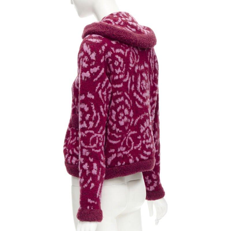 rare CHANEL rouge rose Camellia CC laine duveteuse boucle cardigan veste FR34 XS en vente 2