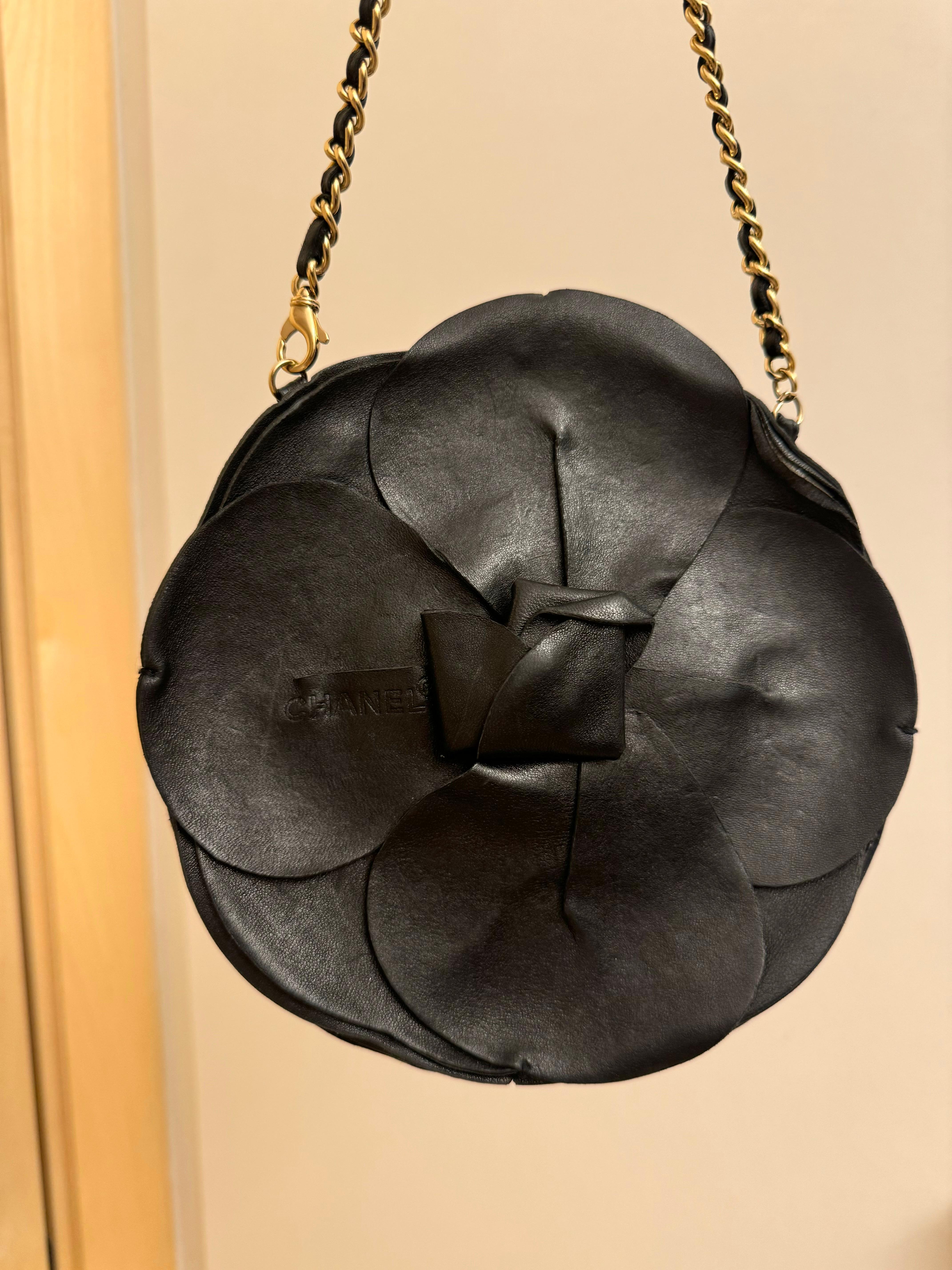 Rare Chanel runway 2002 camelia leather and satin silk bag minaudière For Sale 6