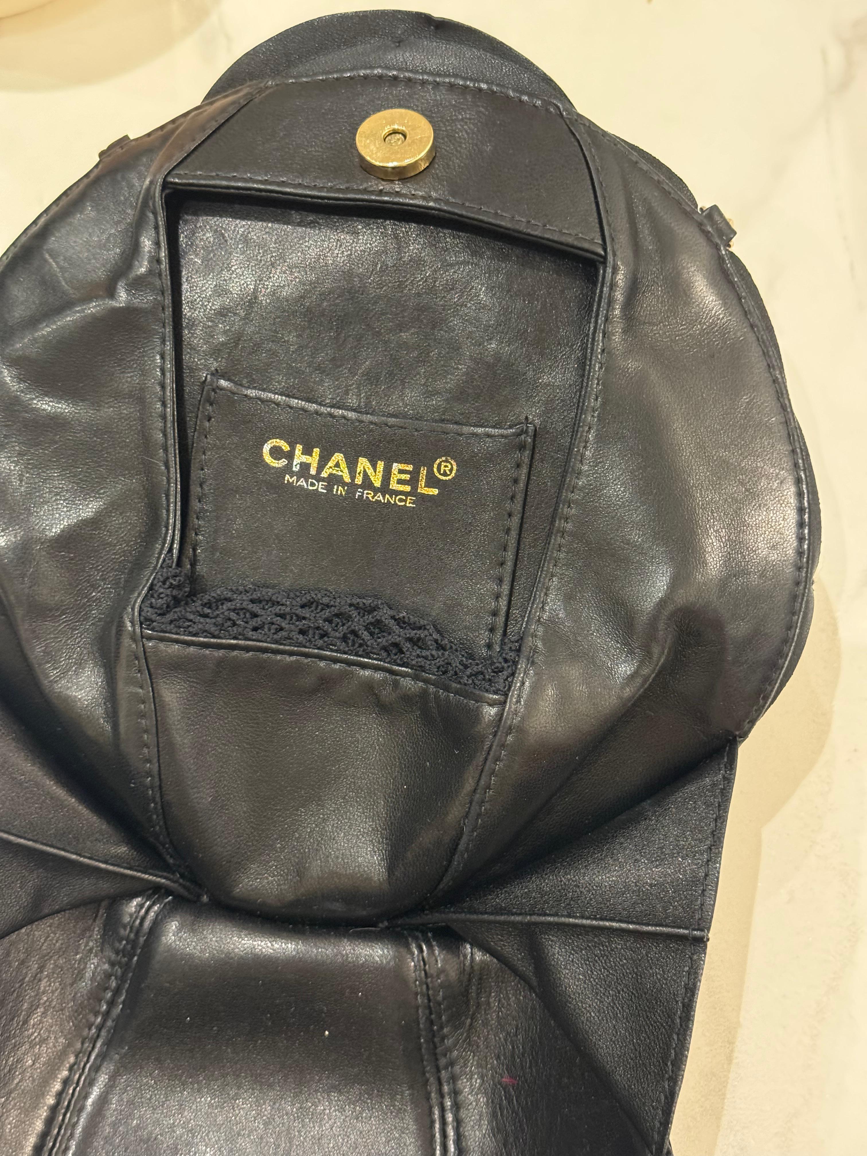 Rare Chanel runway 2002 camelia leather and satin silk bag minaudière In Good Condition For Sale In PARIS, FR