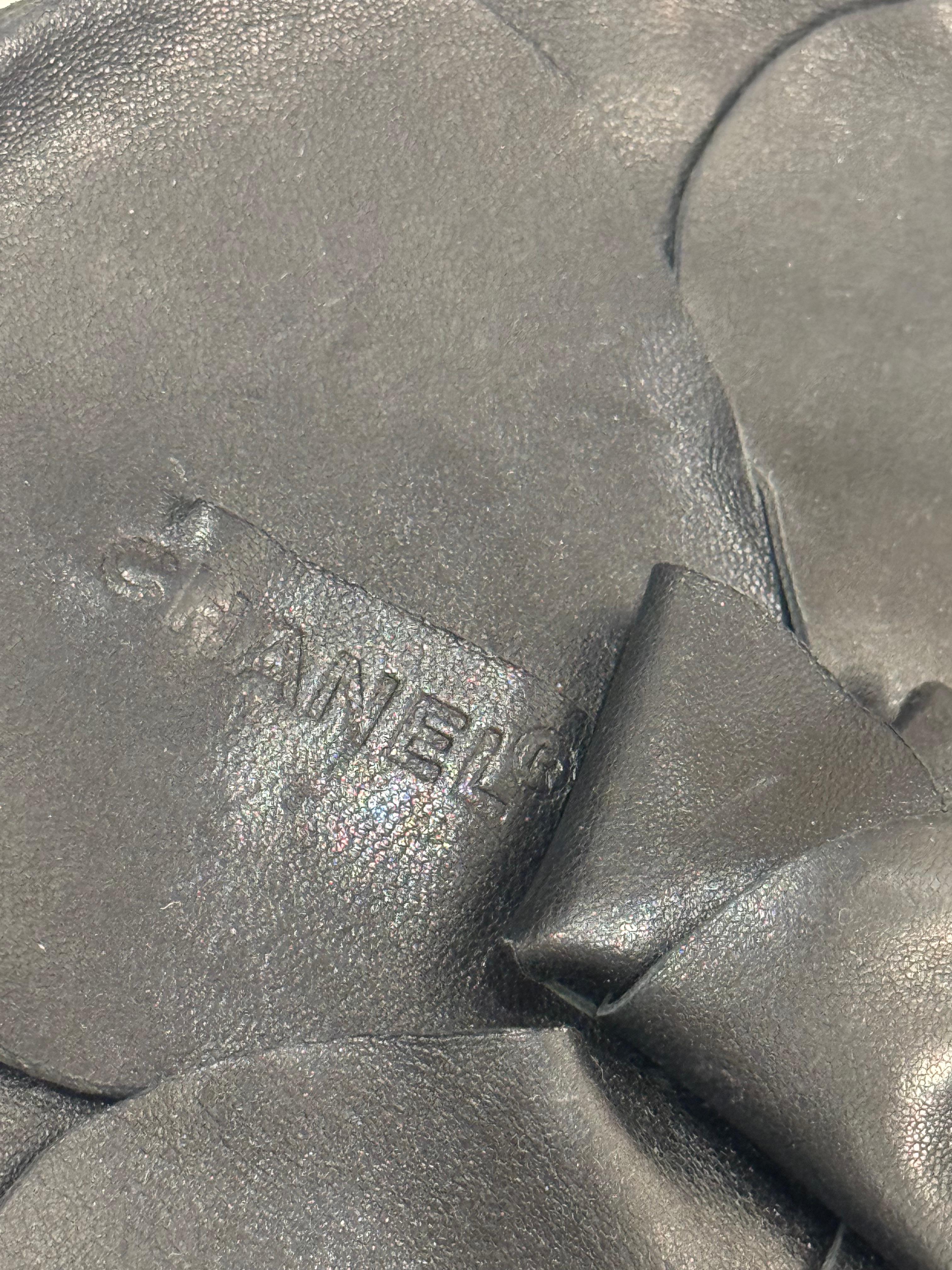 Rare Chanel runway 2002 camelia leather and satin silk bag minaudière For Sale 3
