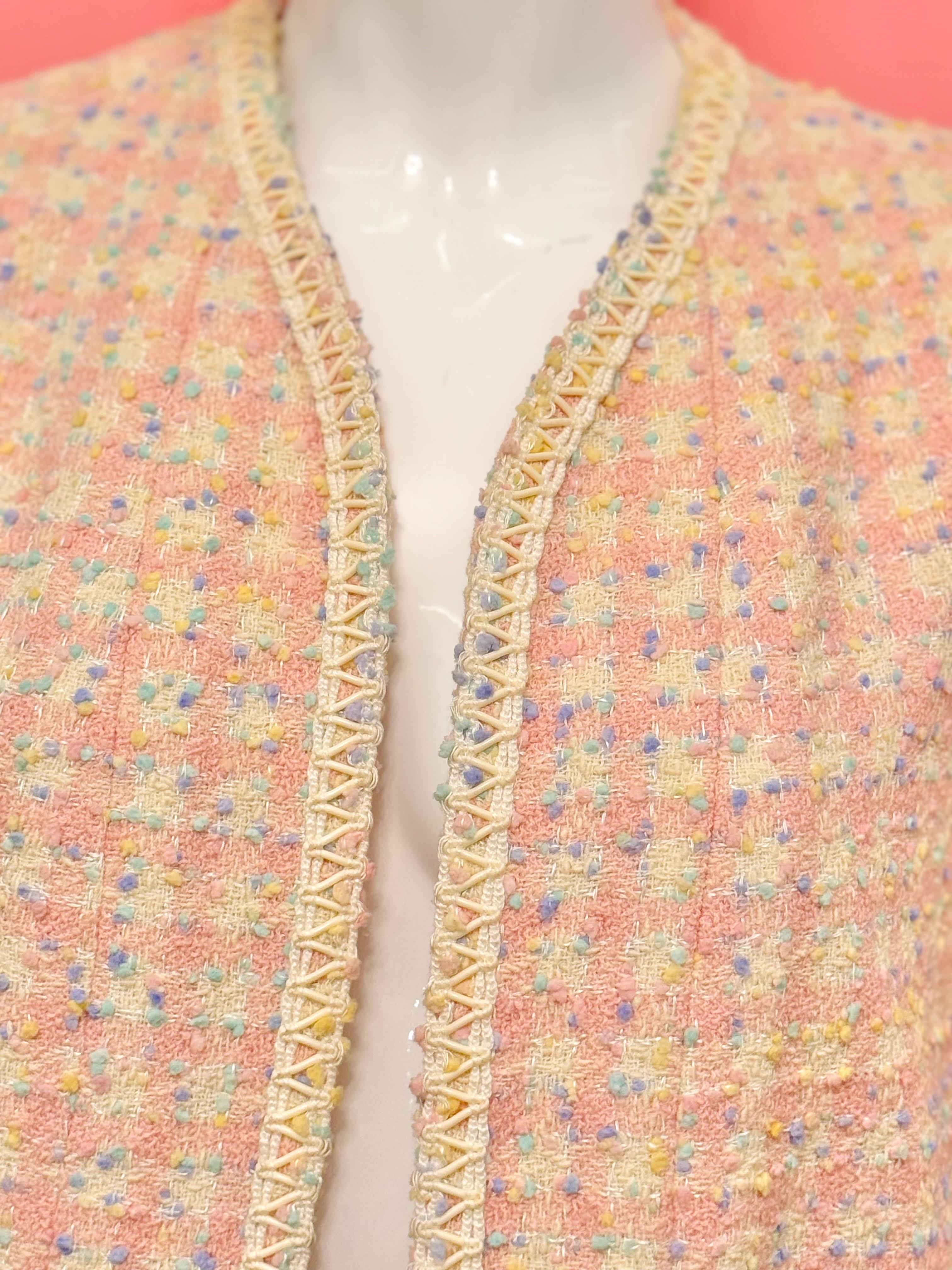 Rare Chanel S/S 1994 confetti and pastel colors tweed pvc trim runway jacket For Sale 6