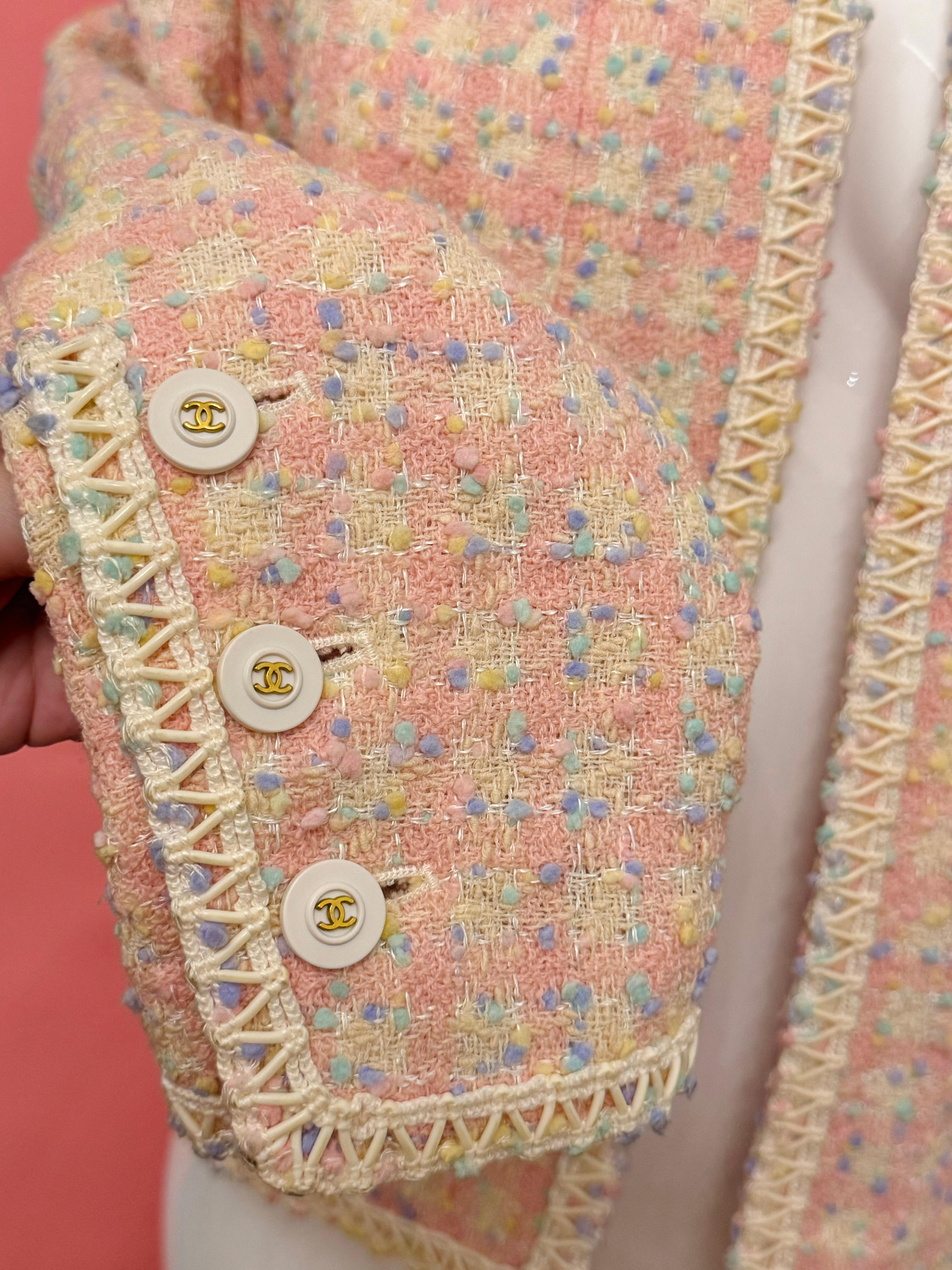 Rare Chanel S/S 1994 confetti and pastel colors tweed pvc trim runway jacket For Sale 1
