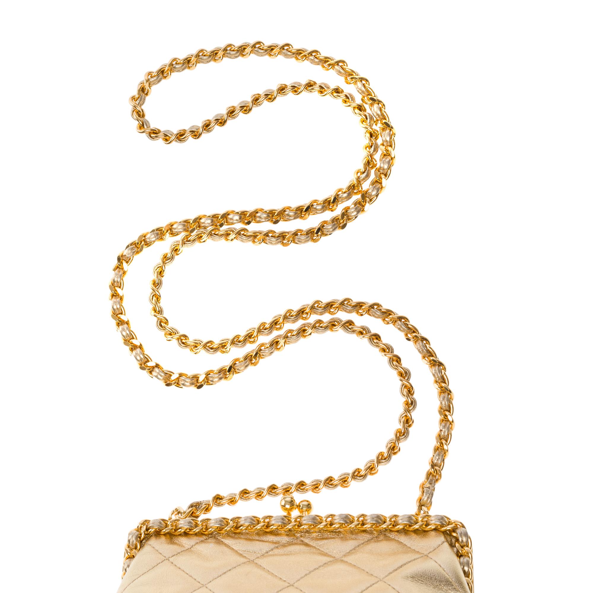 Raro bolso Chanel de piel acolchada dorada metalizada, GHW en venta 6