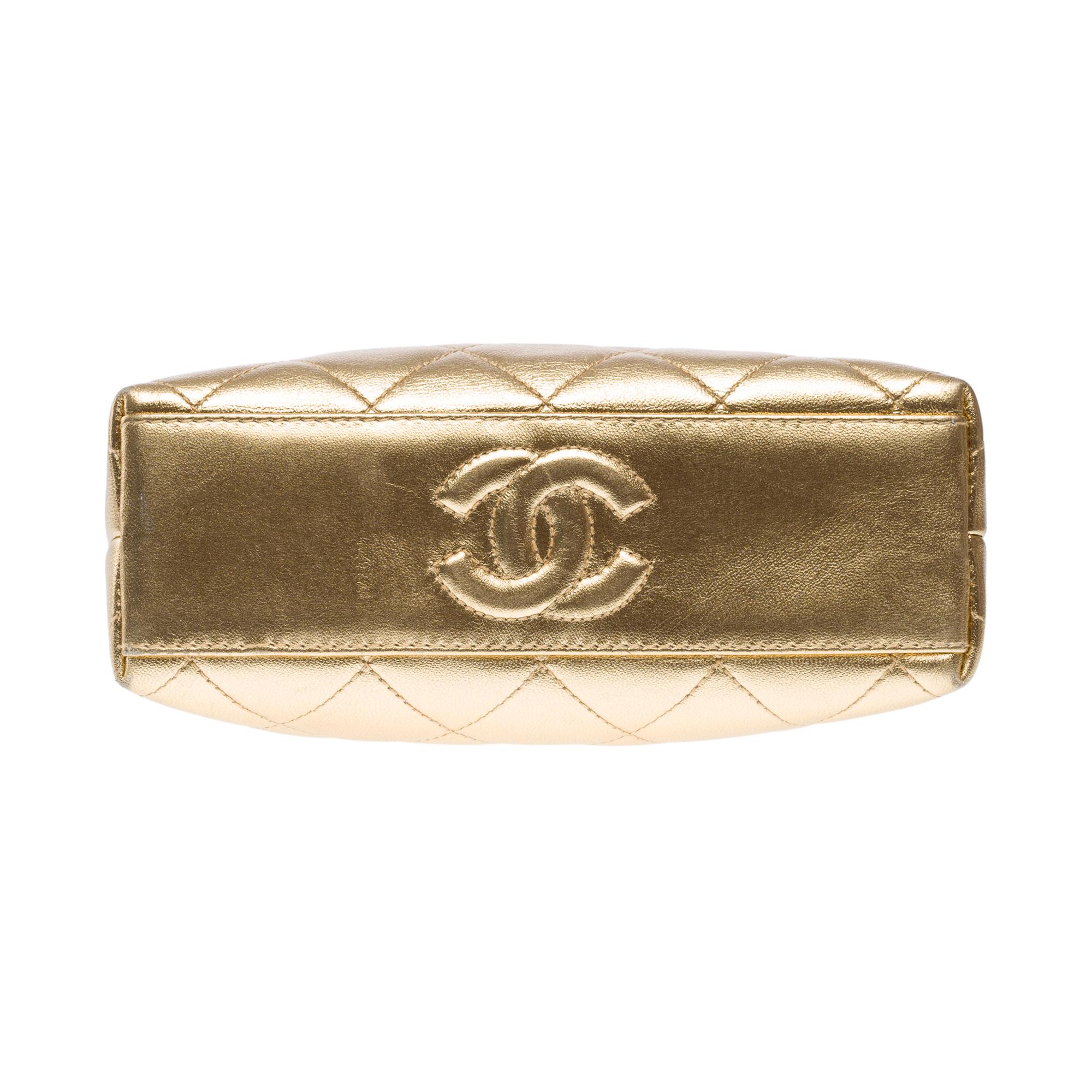 Raro bolso Chanel de piel acolchada dorada metalizada, GHW en venta 7