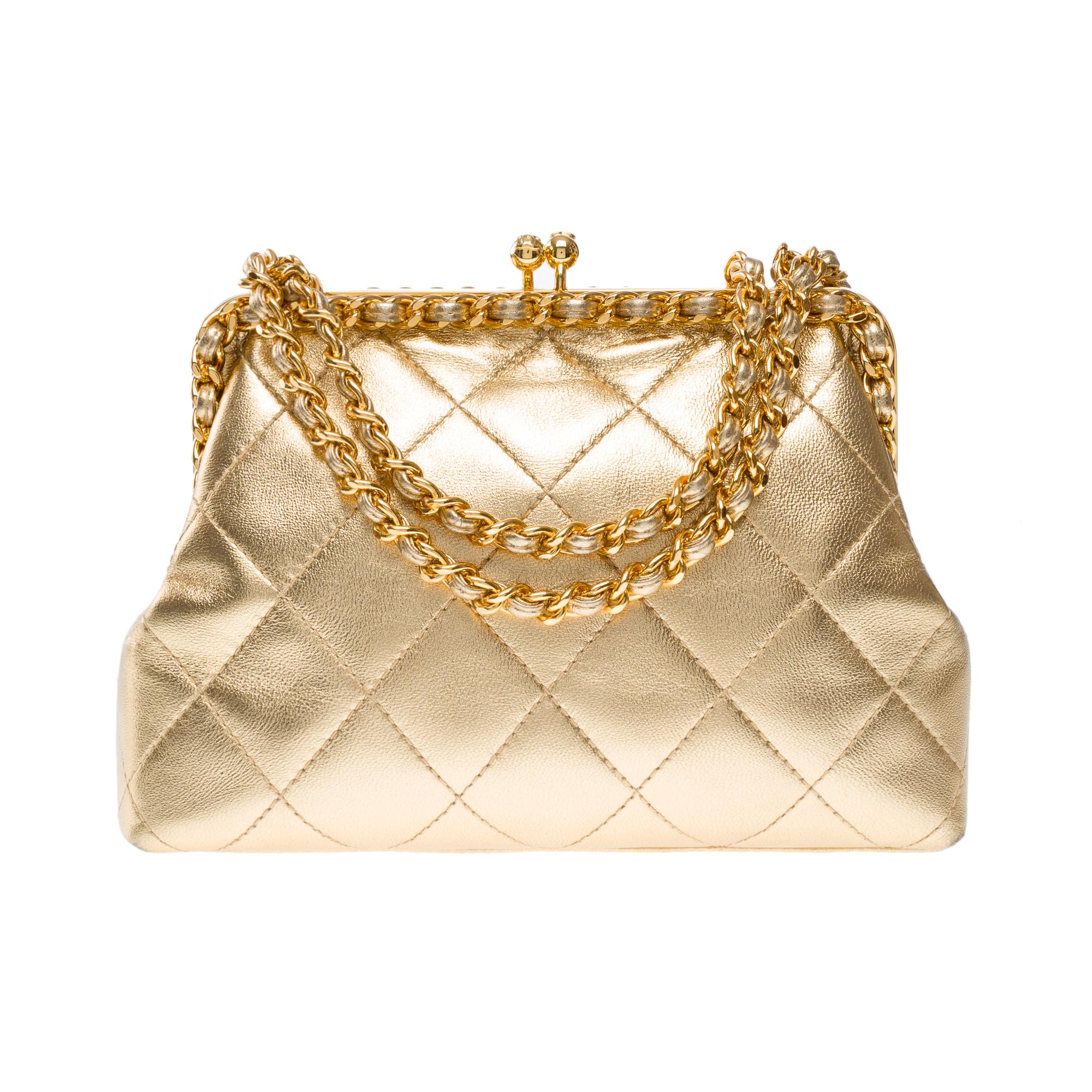 Raro bolso Chanel de piel acolchada dorada metalizada, GHW en Excelente estado para la venta en Paris, IDF